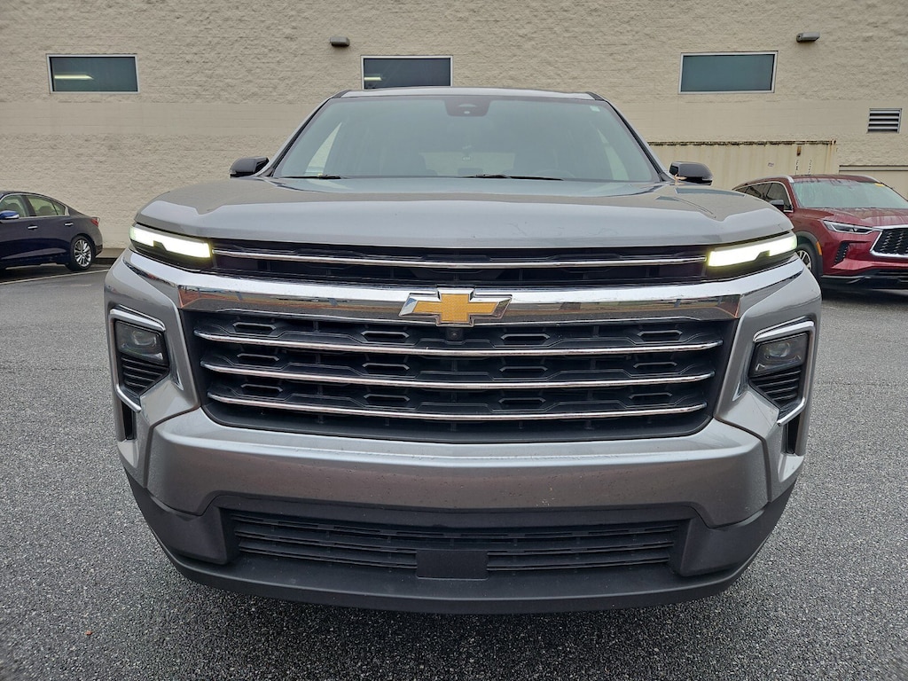 Used 2024 Chevrolet Traverse FWD LT SUV