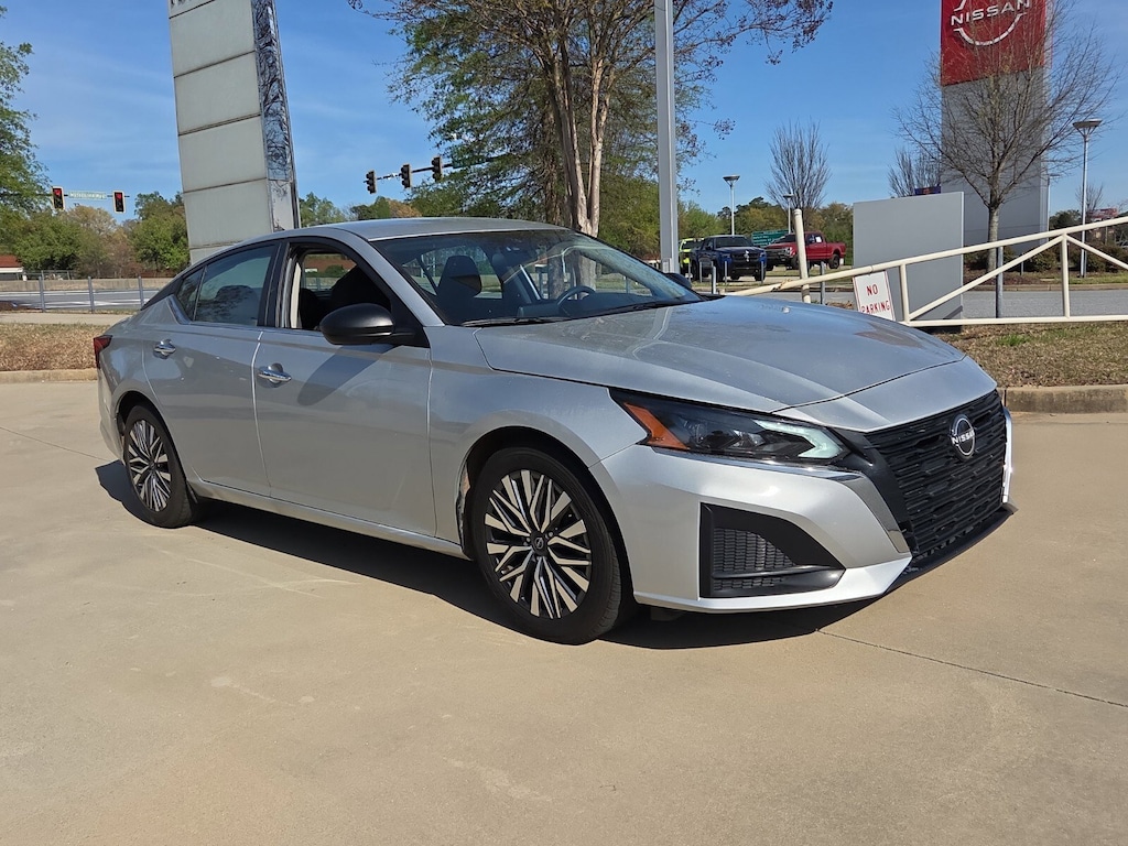 Used 2024 Nissan Altima 2.5 SV Sedan