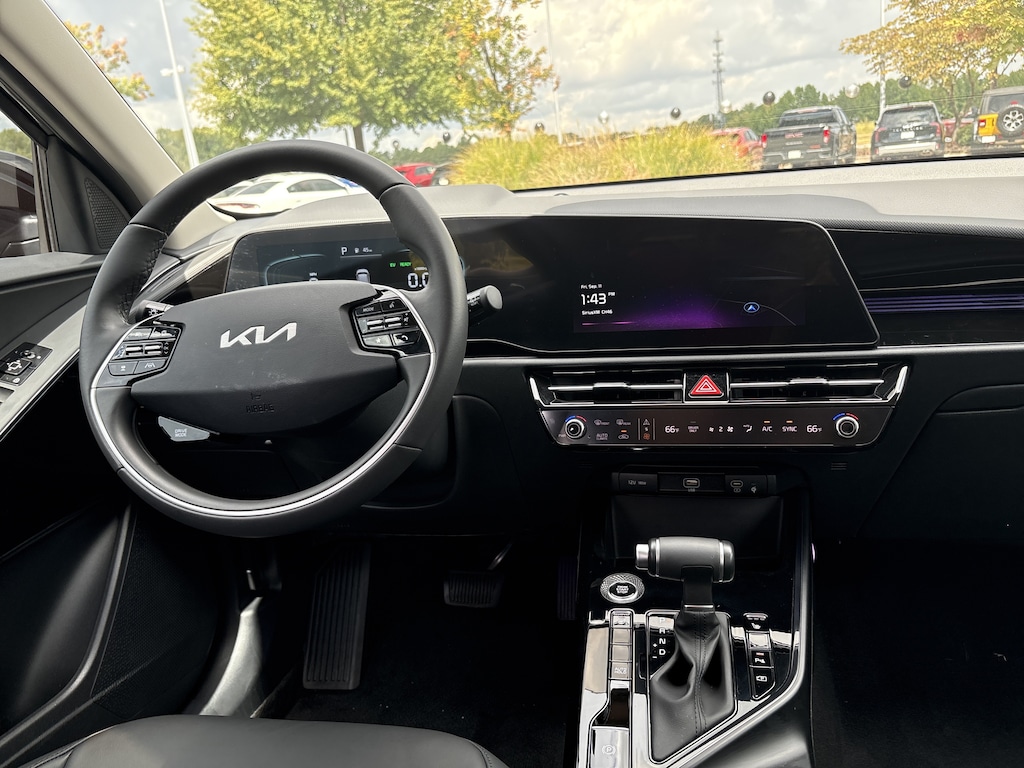 Certified 2025 Kia Niro EX SUV