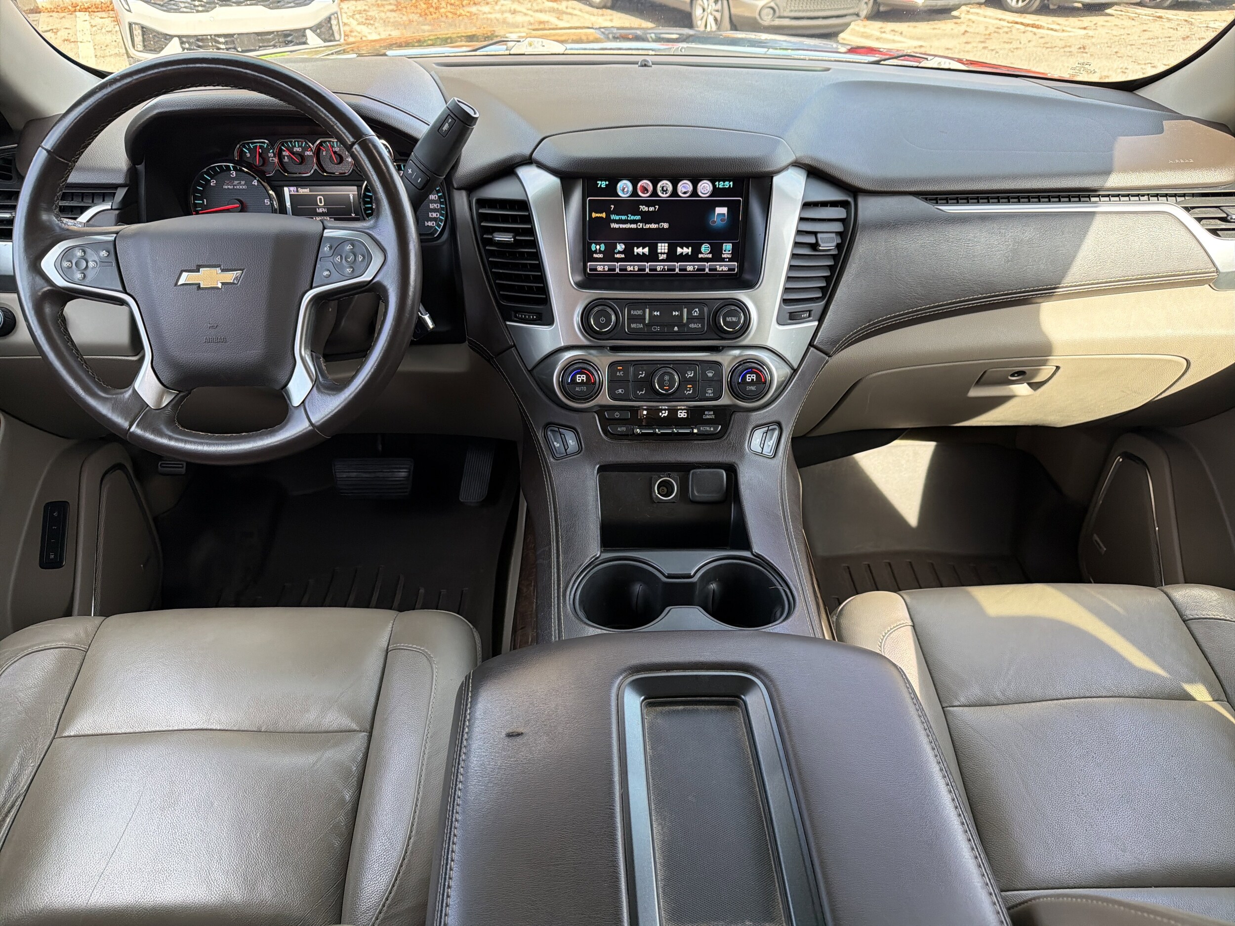 2016 Chevrolet Tahoe LT Z71 photo 2