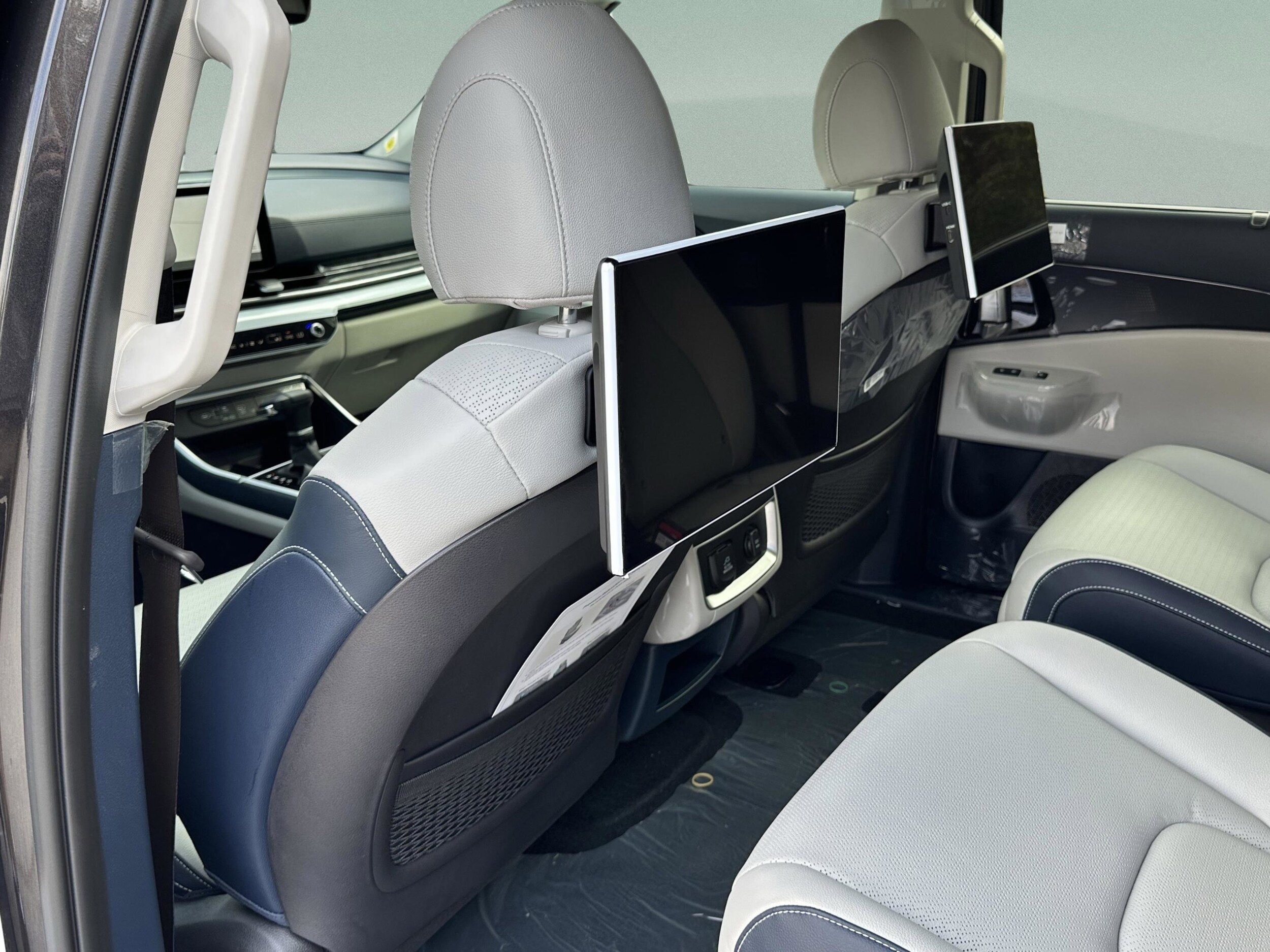 2026 Kia Carnival SX Prestige - Photo 9