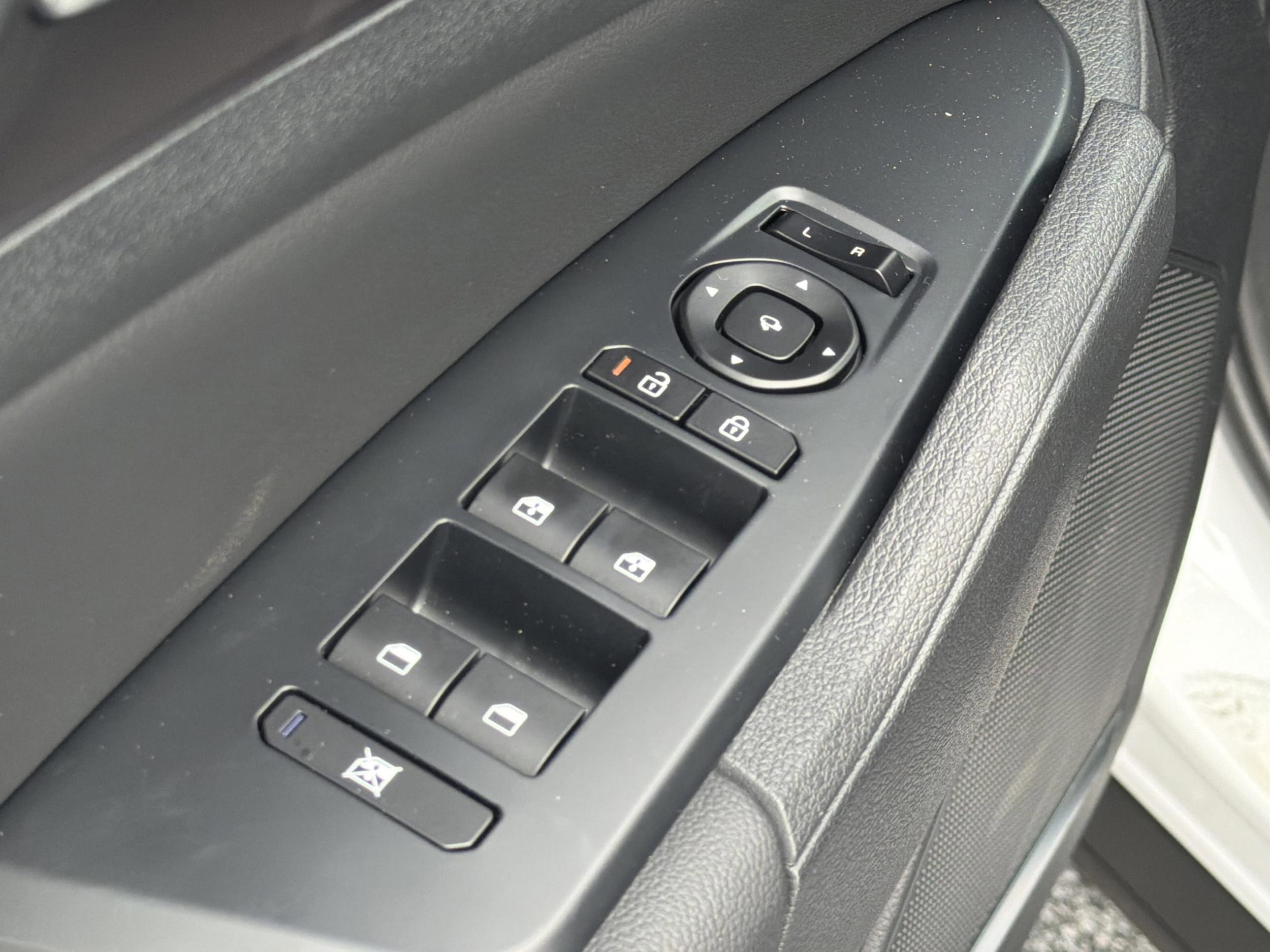 2026 Kia Sportage SX - Photo 15