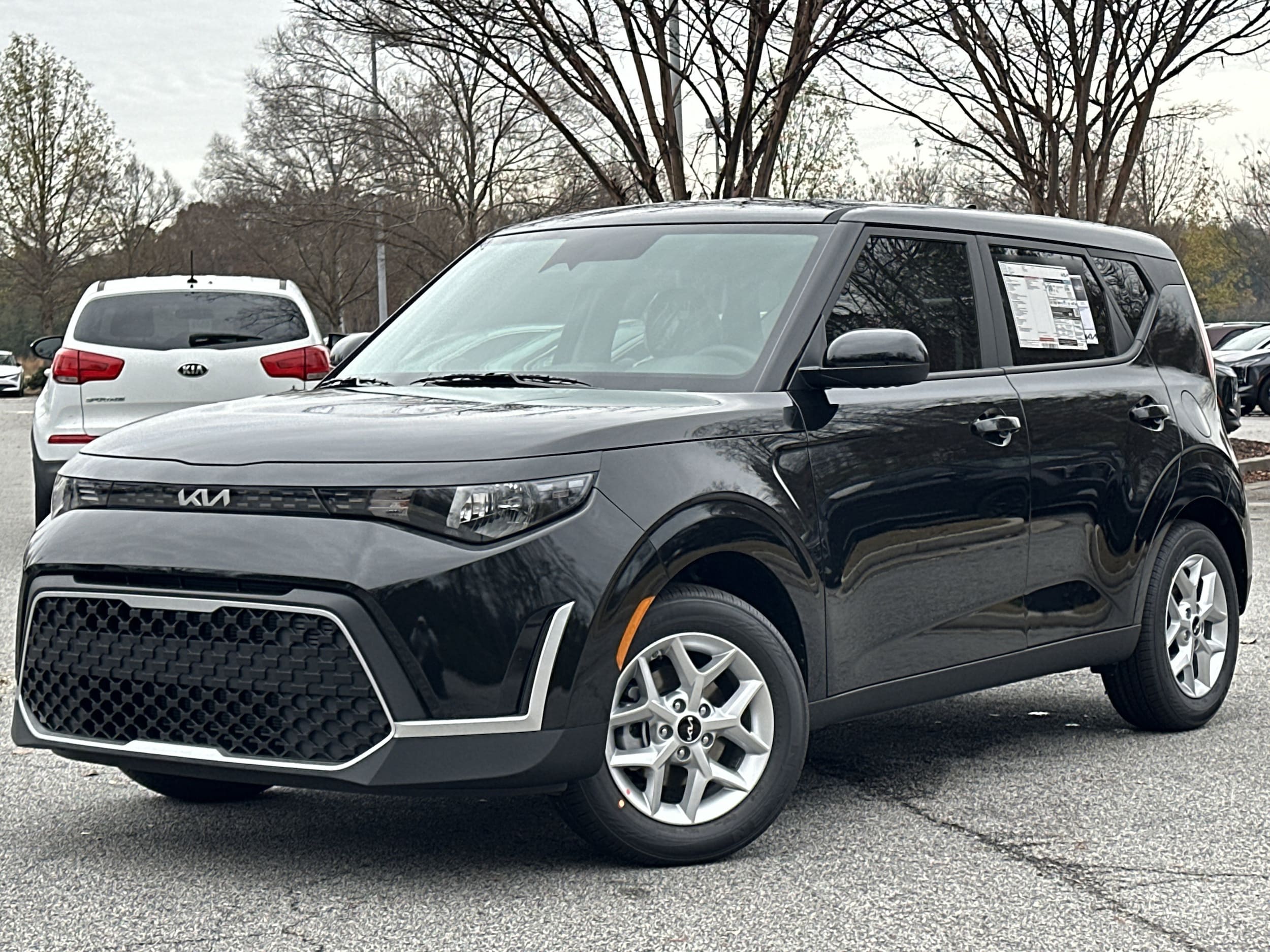 2025 Kia Soul LX's photo