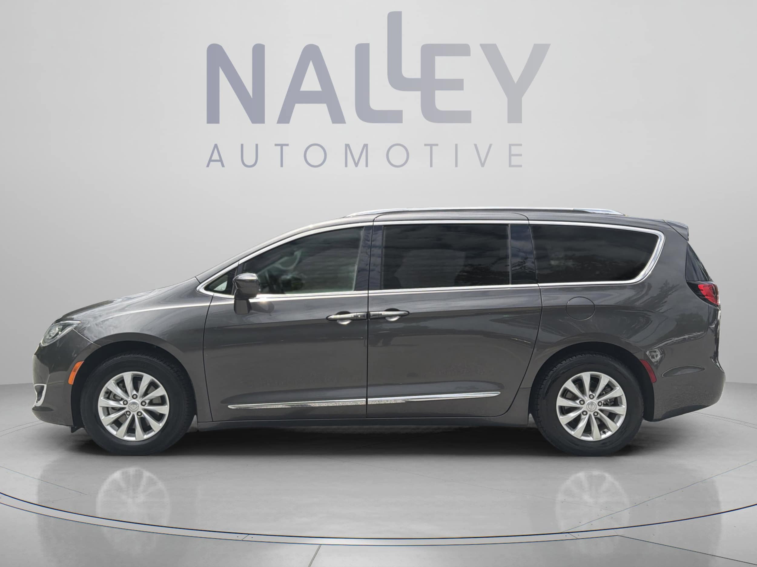 Used 2018 Chrysler Pacifica Touring L with VIN 2C4RC1BG4JR186020 for sale in Stonecrest, GA