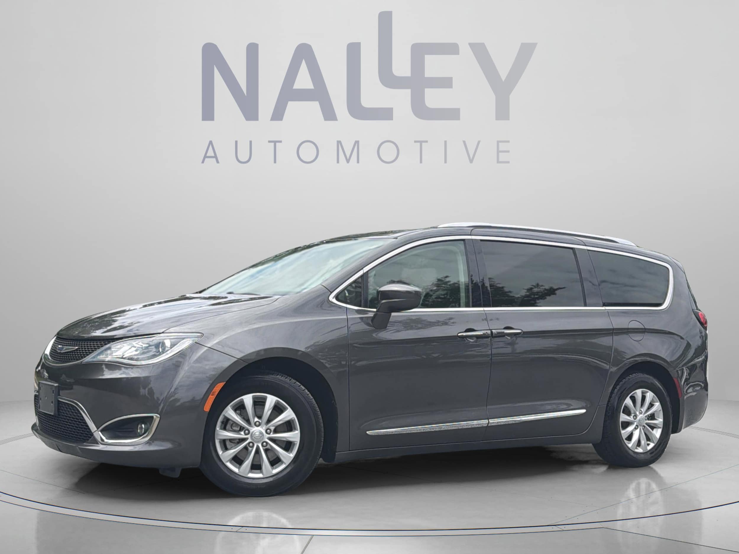 2018 Chrysler Pacifica Touring L's photo