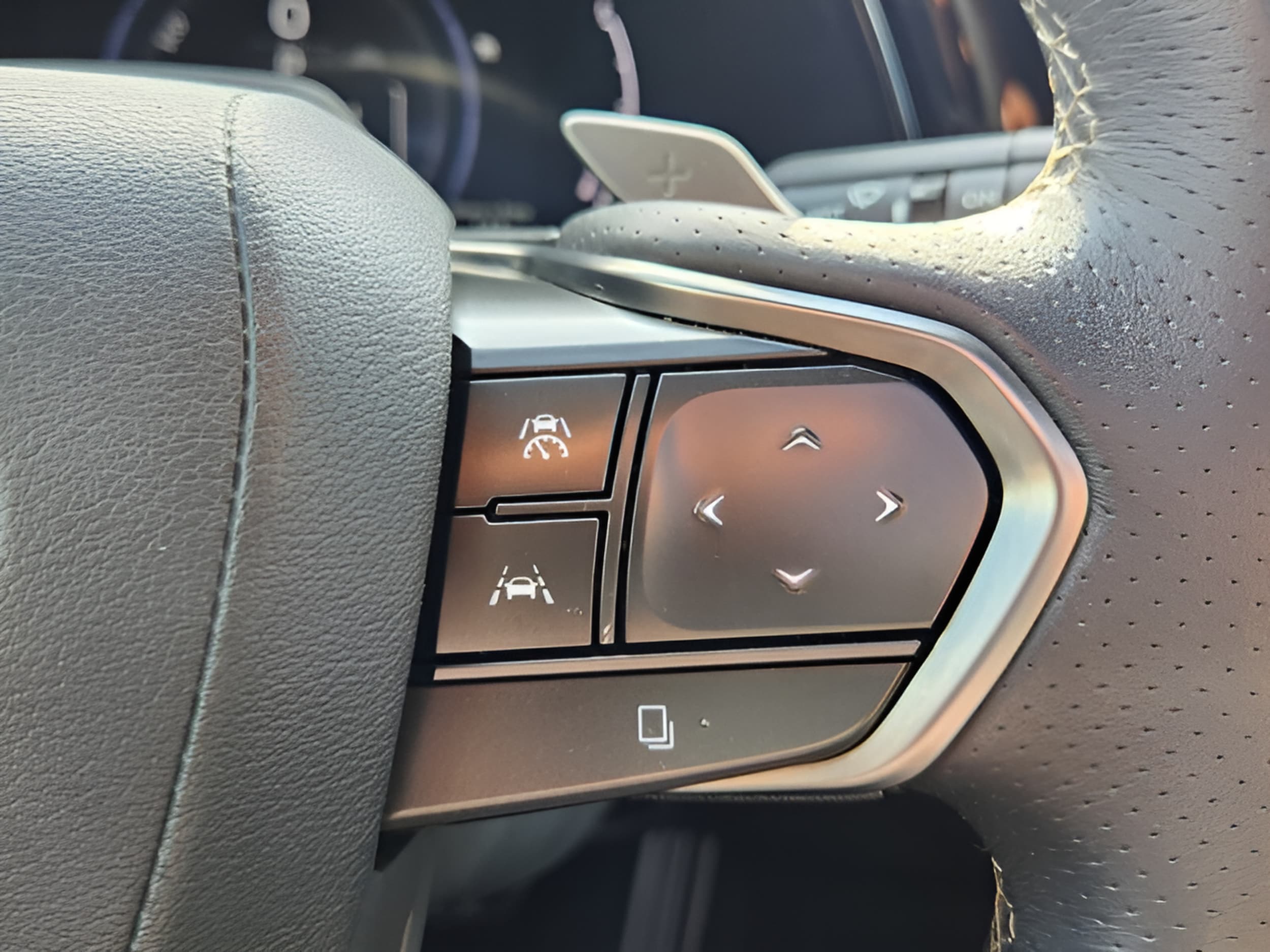 2024 Lexus RX Hybrid 500h - Photo 27