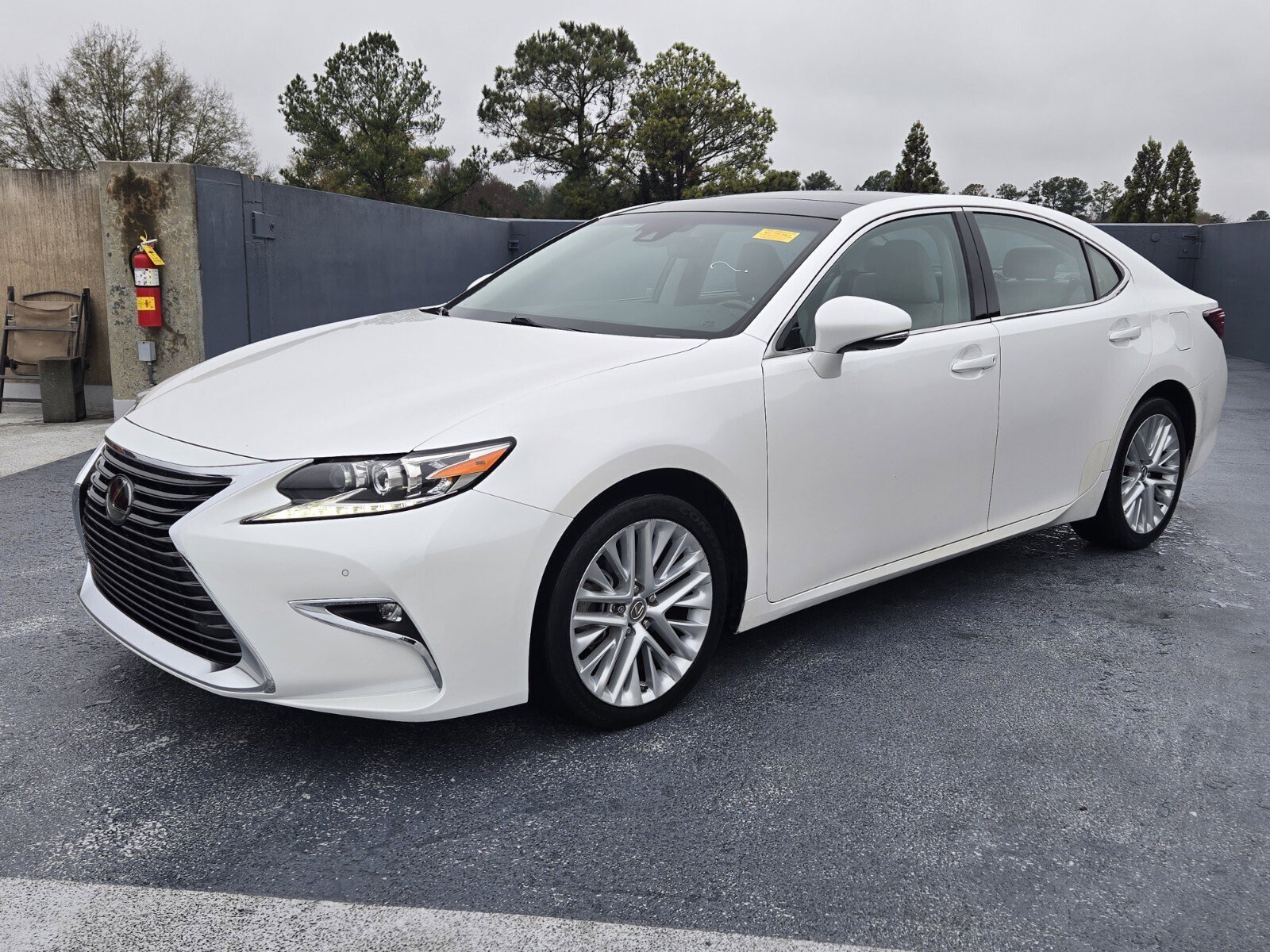 2017 Lexus ES 350's photo