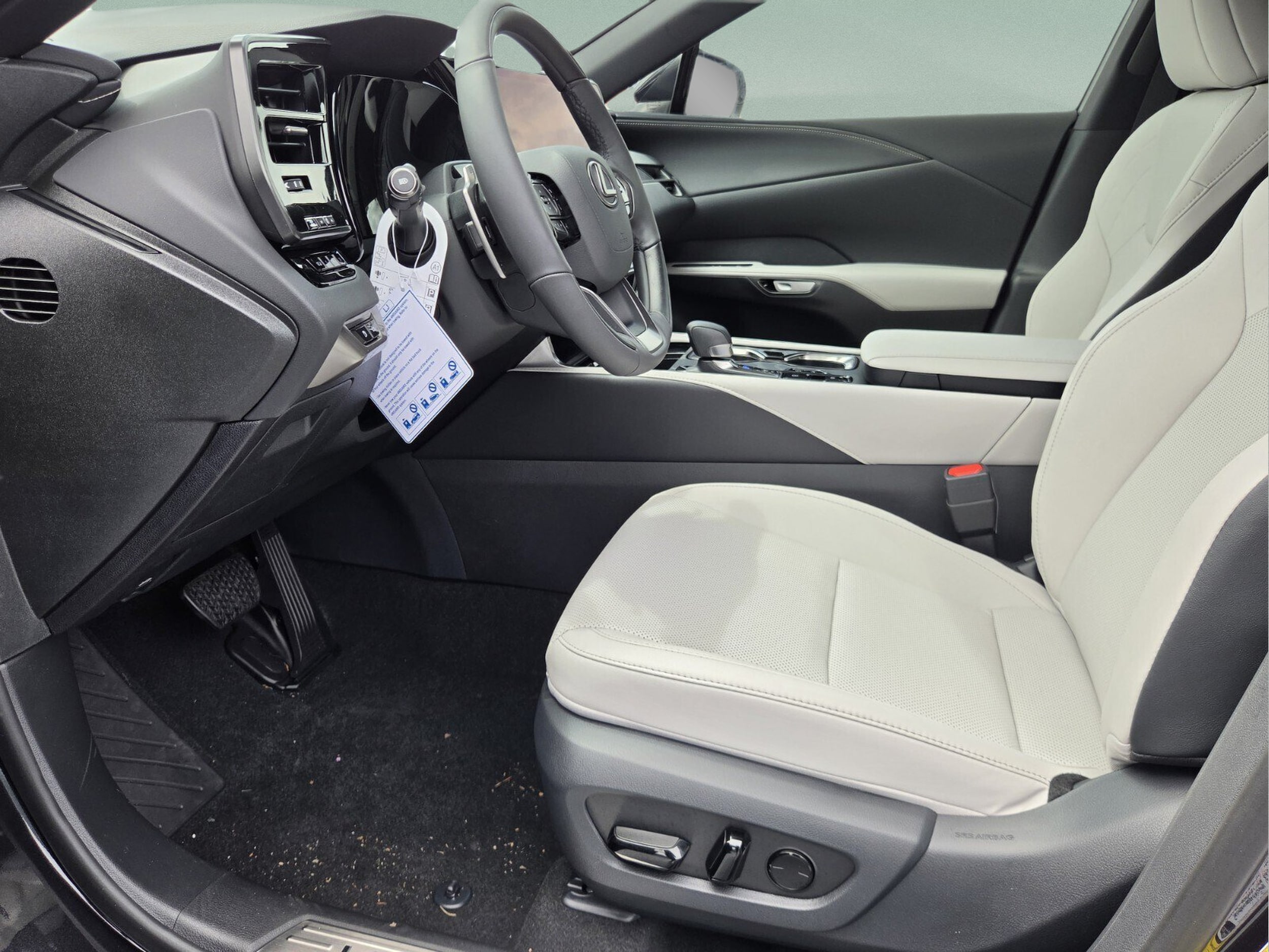 2026 Lexus RX 350 F-Sport - Photo 11
