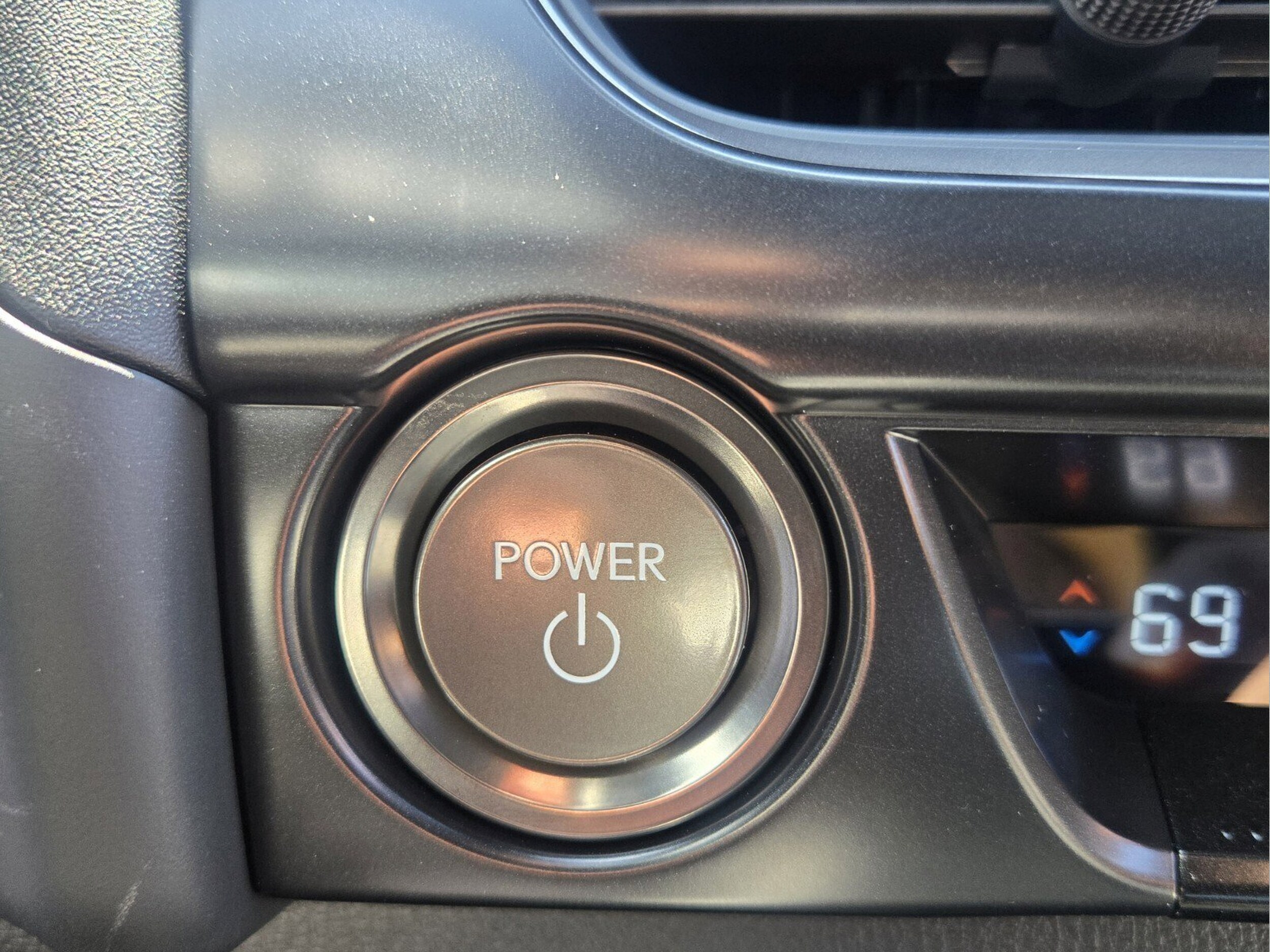2026 Lexus UX Hybrid 300h - Photo 20