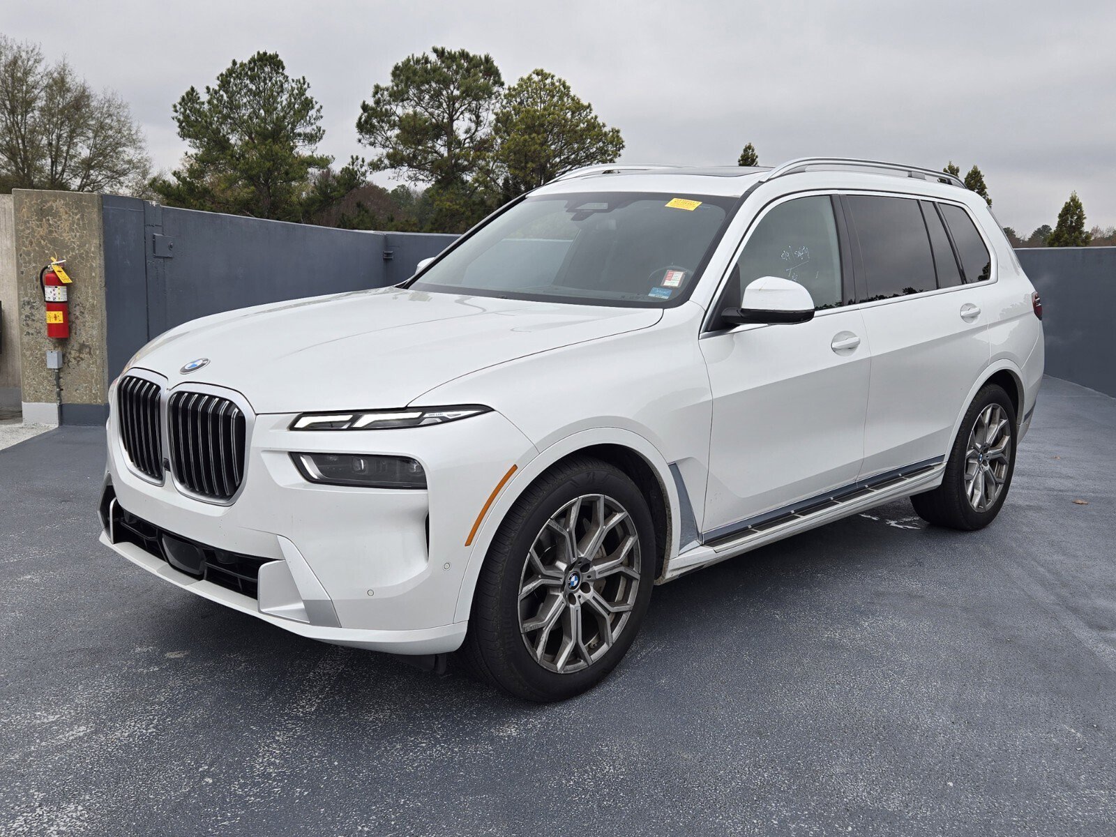2023 BMW X7 40i's photo