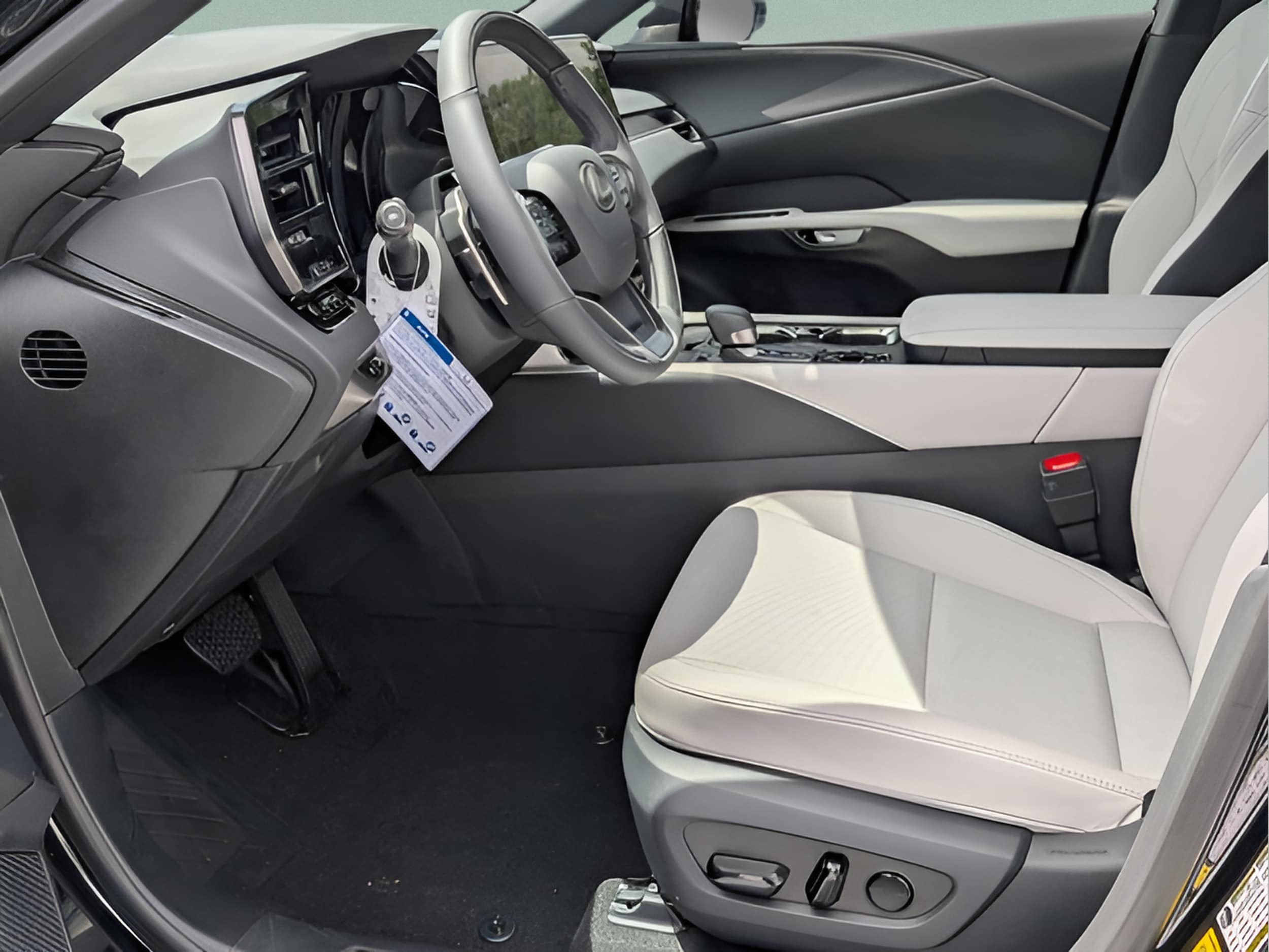 2026 Lexus RX 350 F-Sport - Photo 11