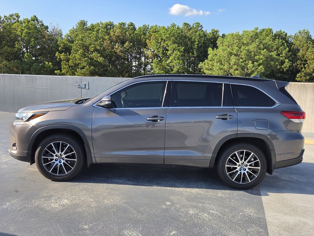 Used 2017 Toyota Highlander XLE V6