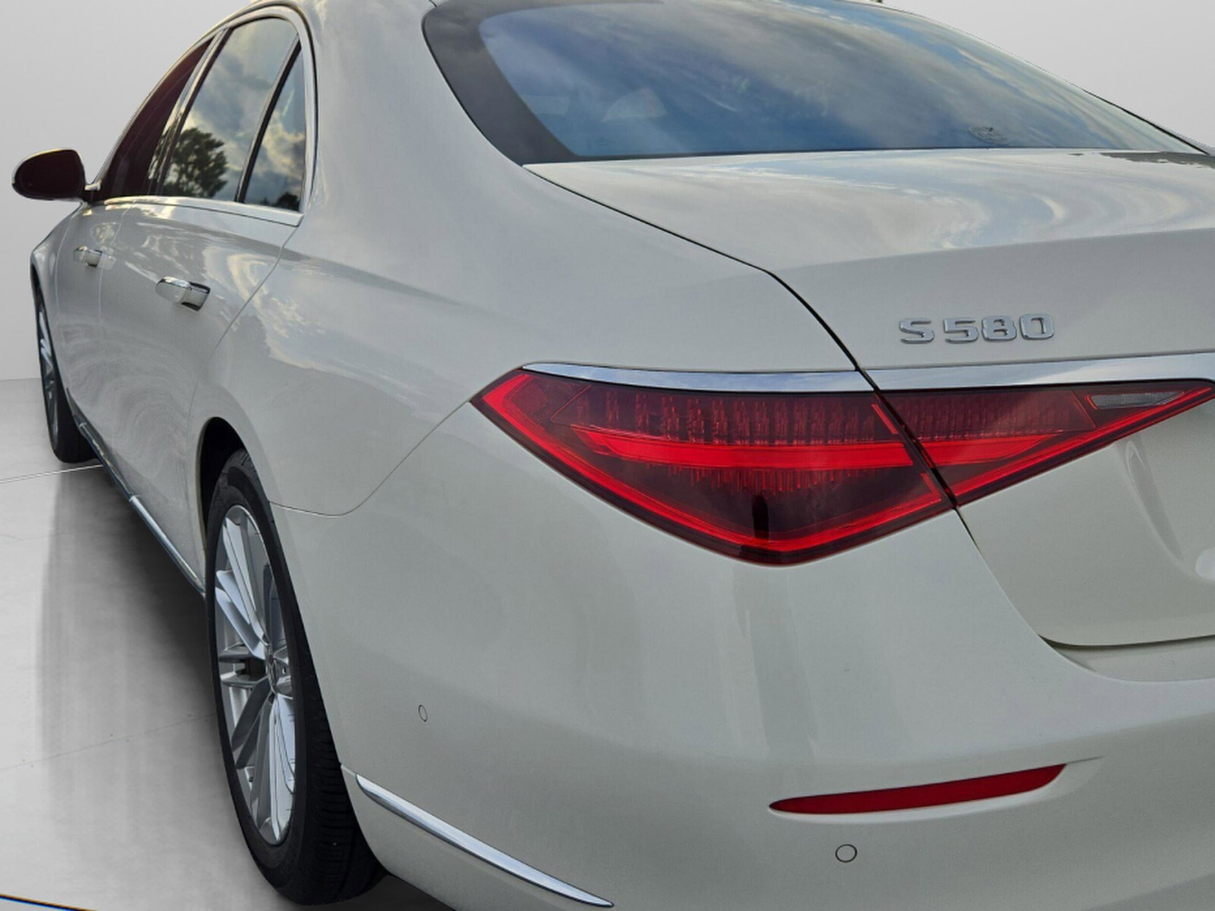 2021 Mercedes Benz S 580 4MATIC photo 3
