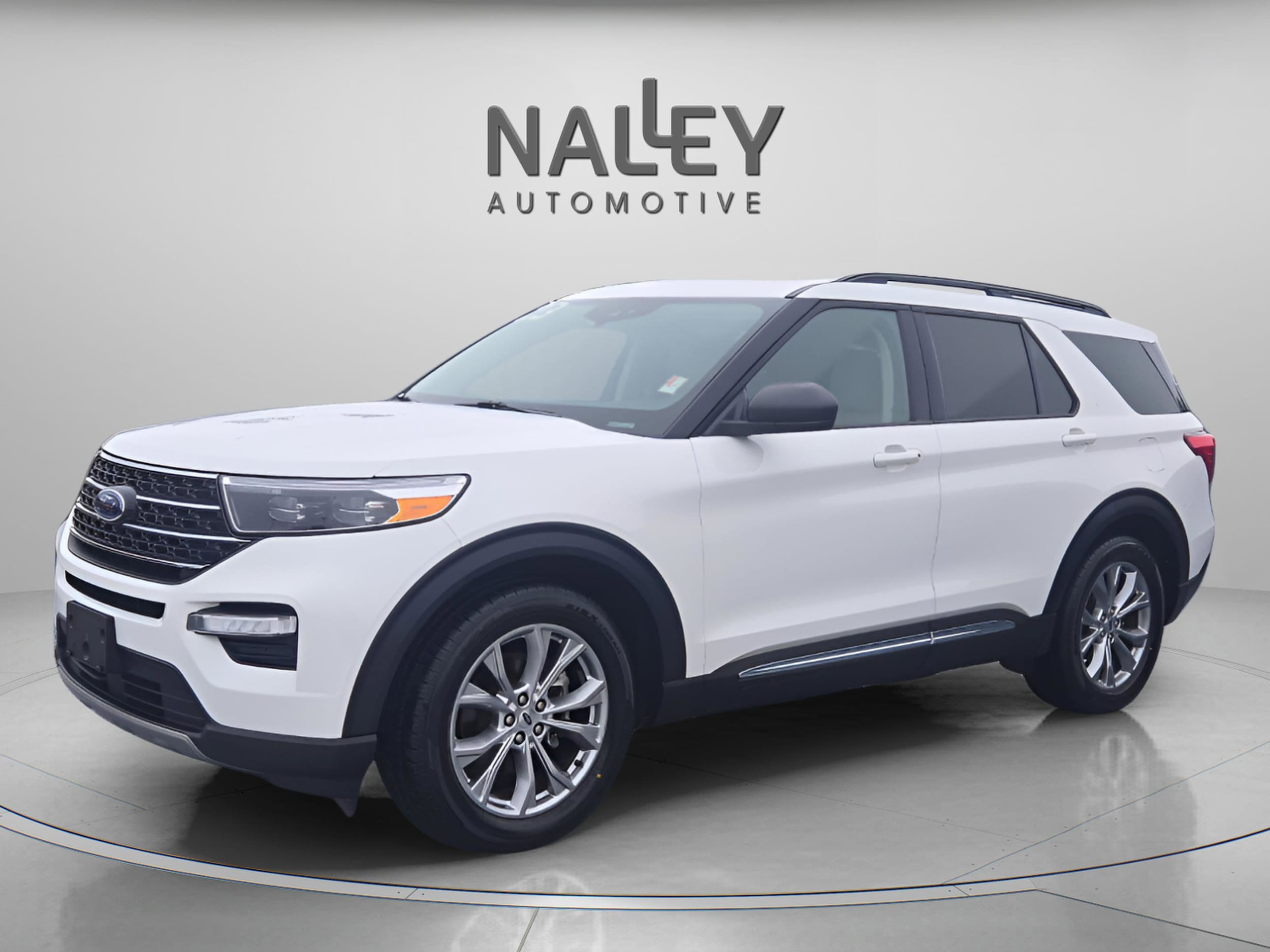 2023 Ford Explorer XLT's photo