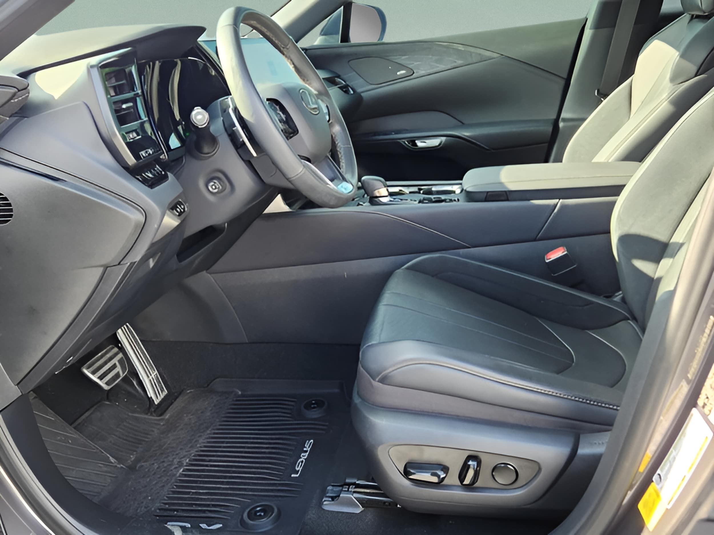 2024 Lexus RX Hybrid 500h - Photo 11