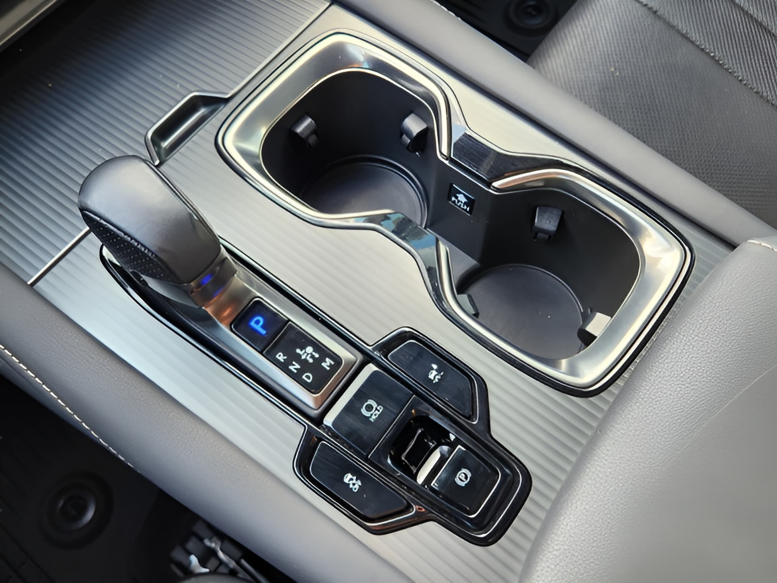 2024 Lexus RX Hybrid 500h - Photo 24
