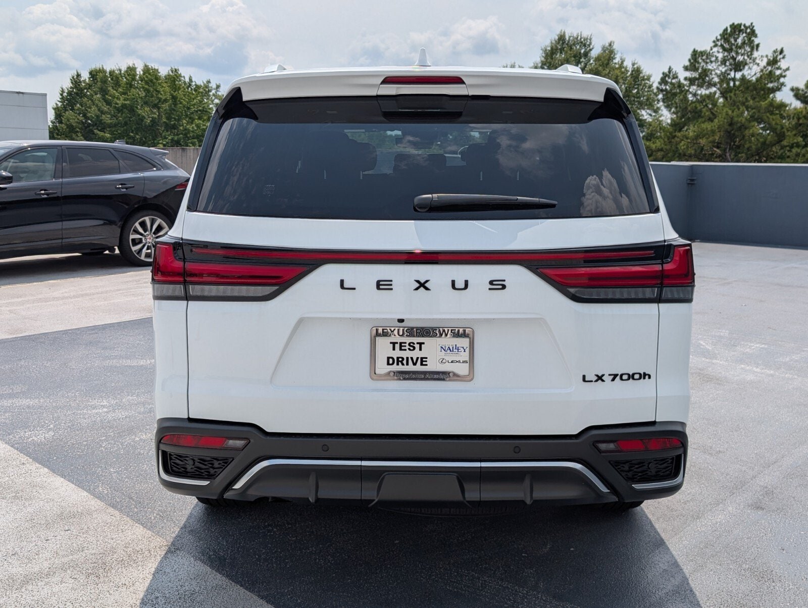 2026 Lexus LX 700h F-Sport - Photo 5