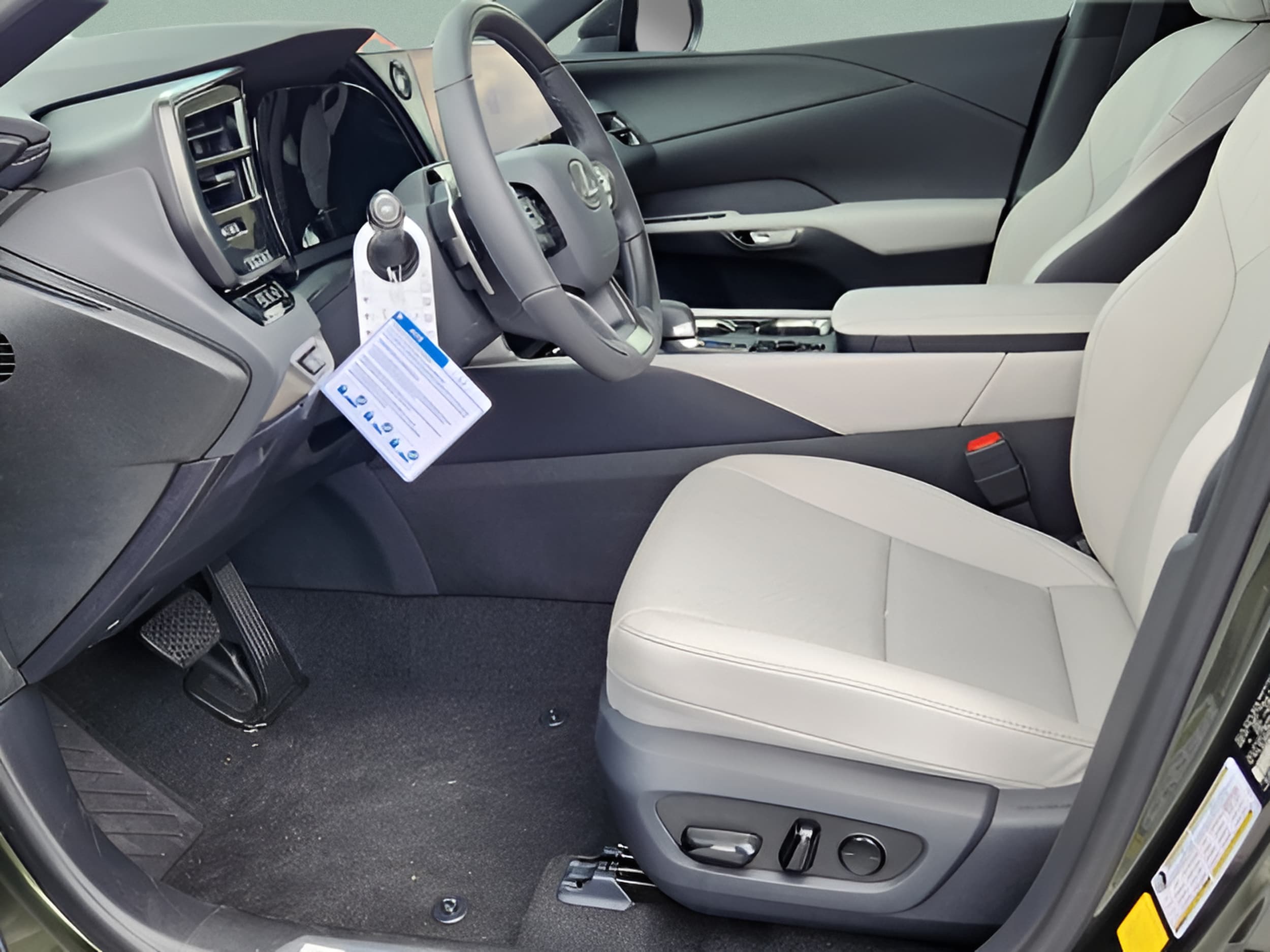 2026 Lexus RX 350h Premium - Photo 11