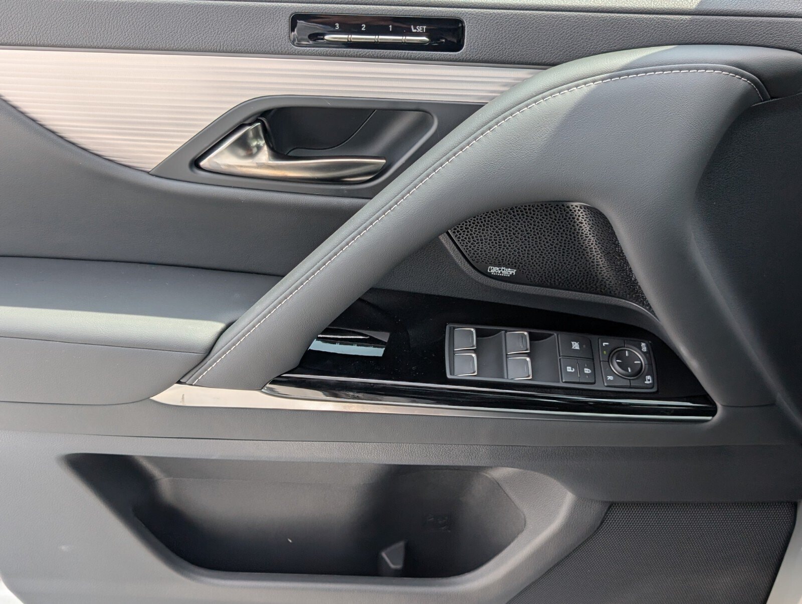 2026 Lexus LX 700h F-Sport - Photo 34