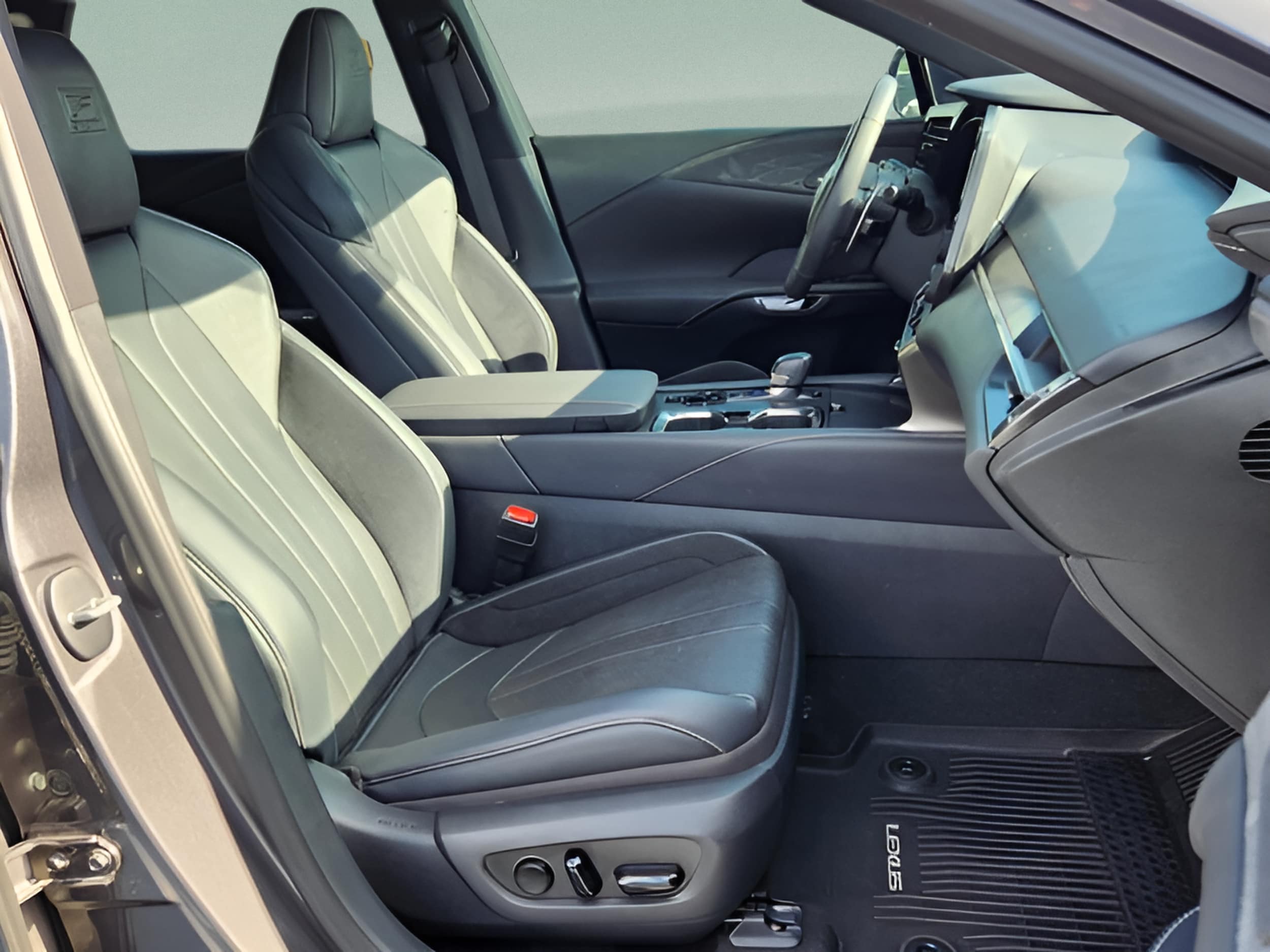 2024 Lexus RX Hybrid 500h - Photo 17