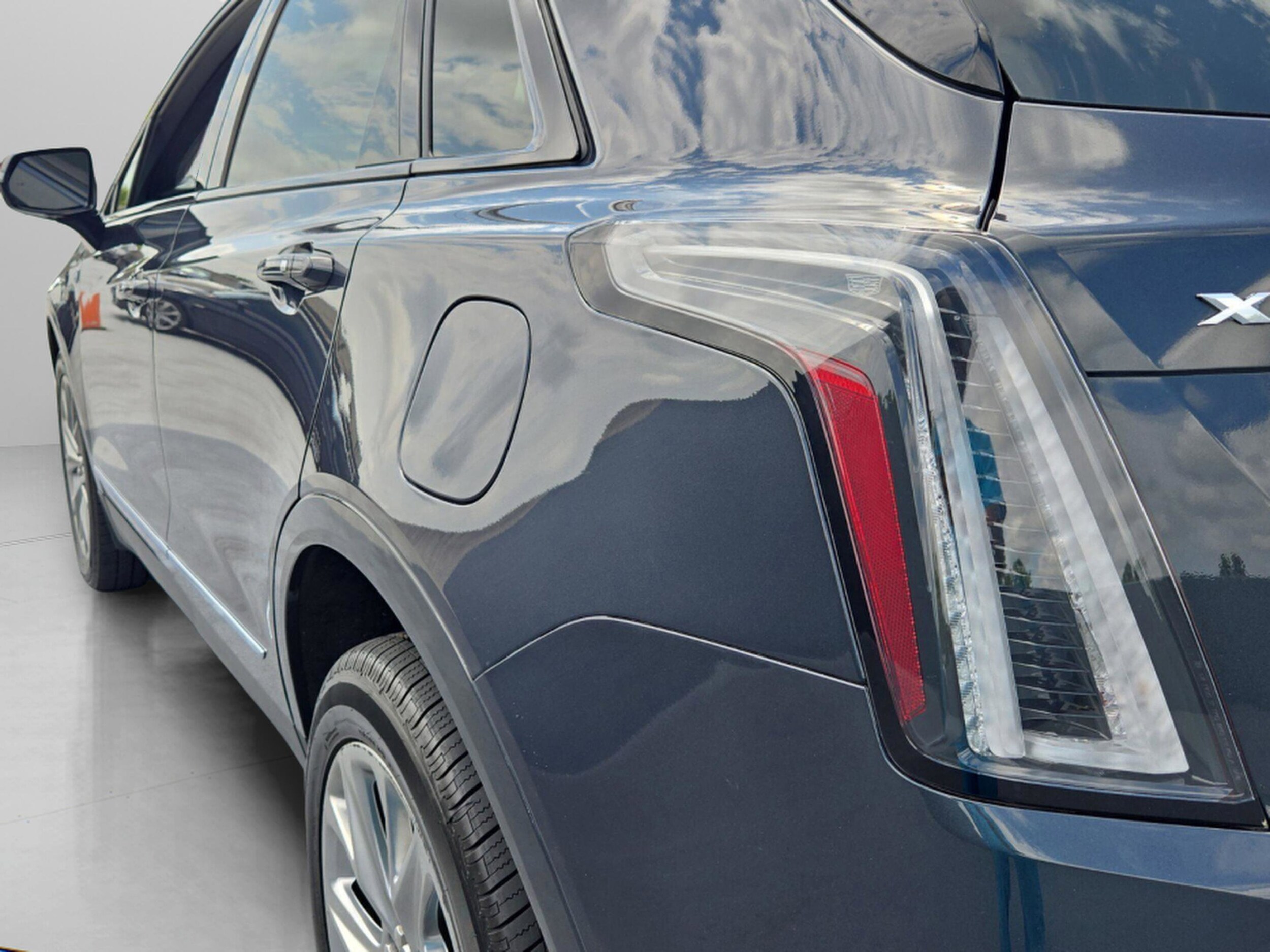 2021 Cadillac XT5 Sport photo 3