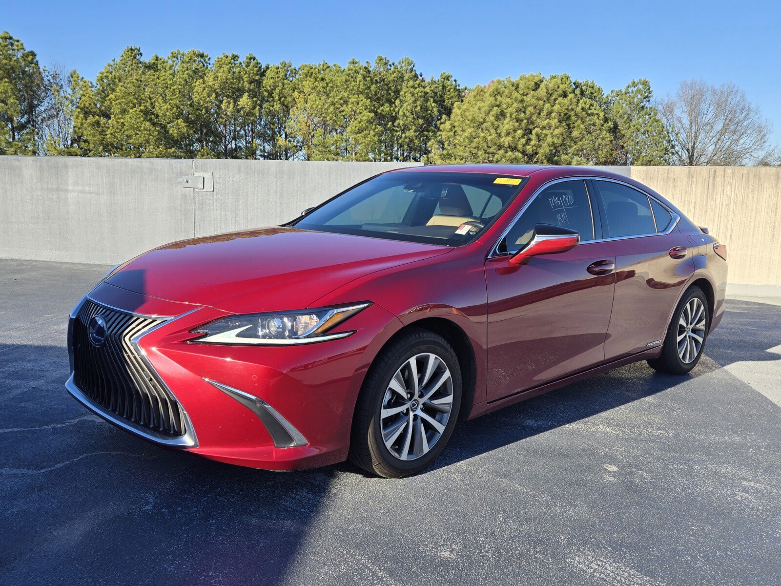 2021 Lexus ES Hybrid 300h's photo