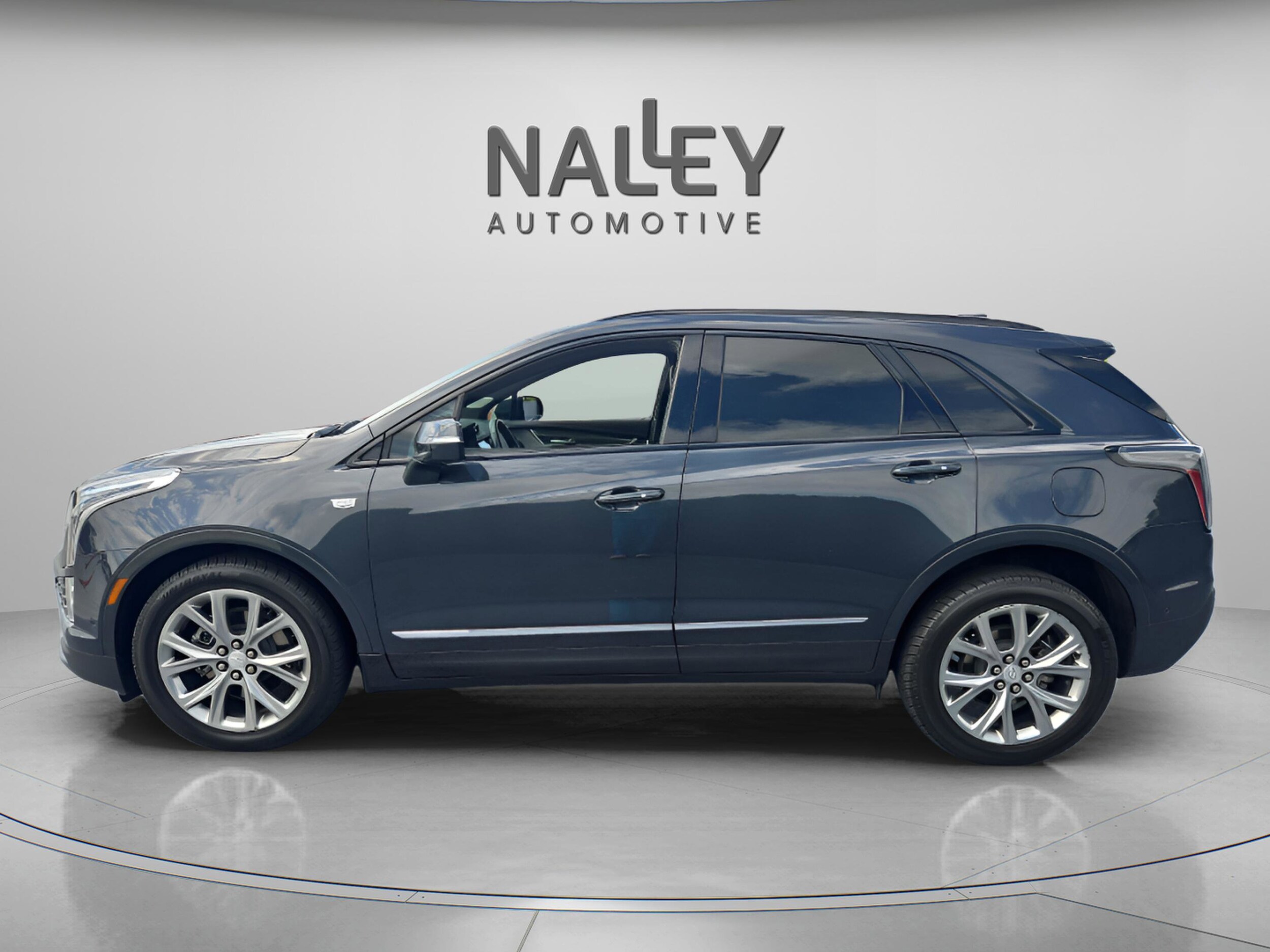 2021 Cadillac XT5 Sport photo 2