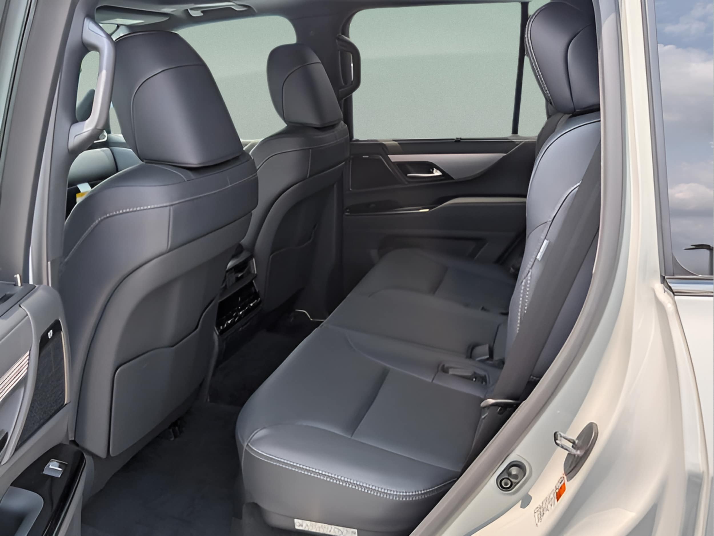 2026 Lexus LX 700h F-Sport - Photo 11