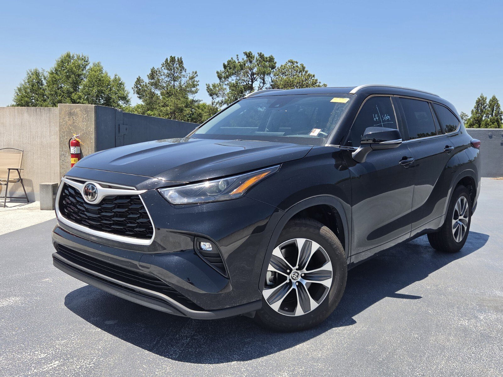 2023 Toyota Highlander XLE FWD's photo