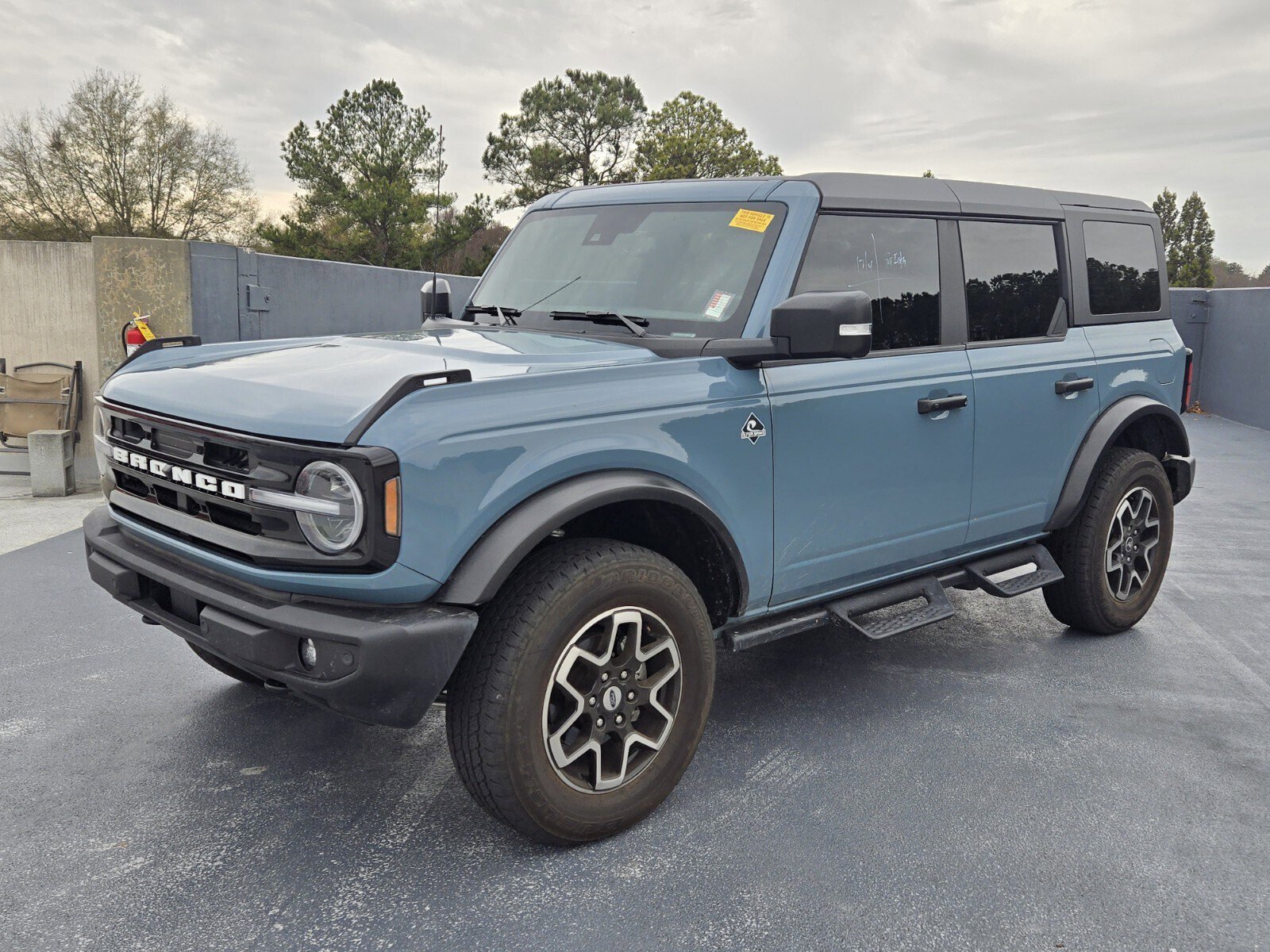 2023 Ford Bronco 4-Door Outer Banks's photo