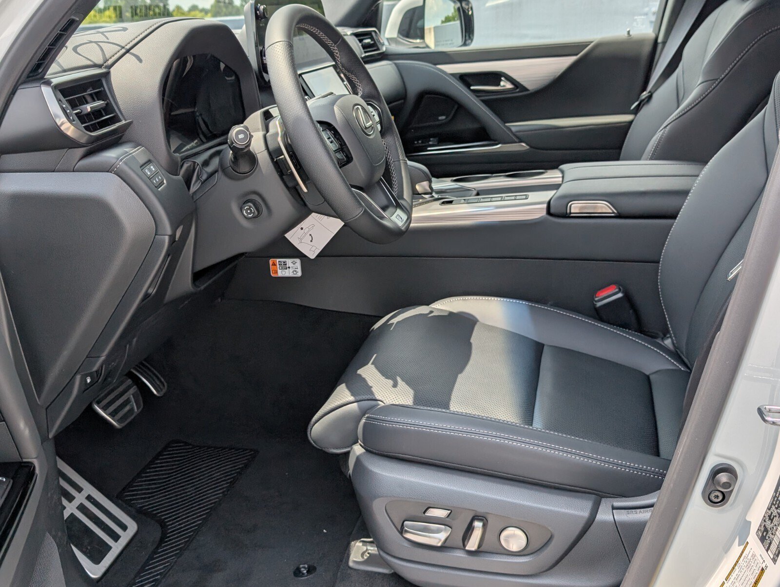 2026 Lexus LX 700h F-Sport - Photo 13