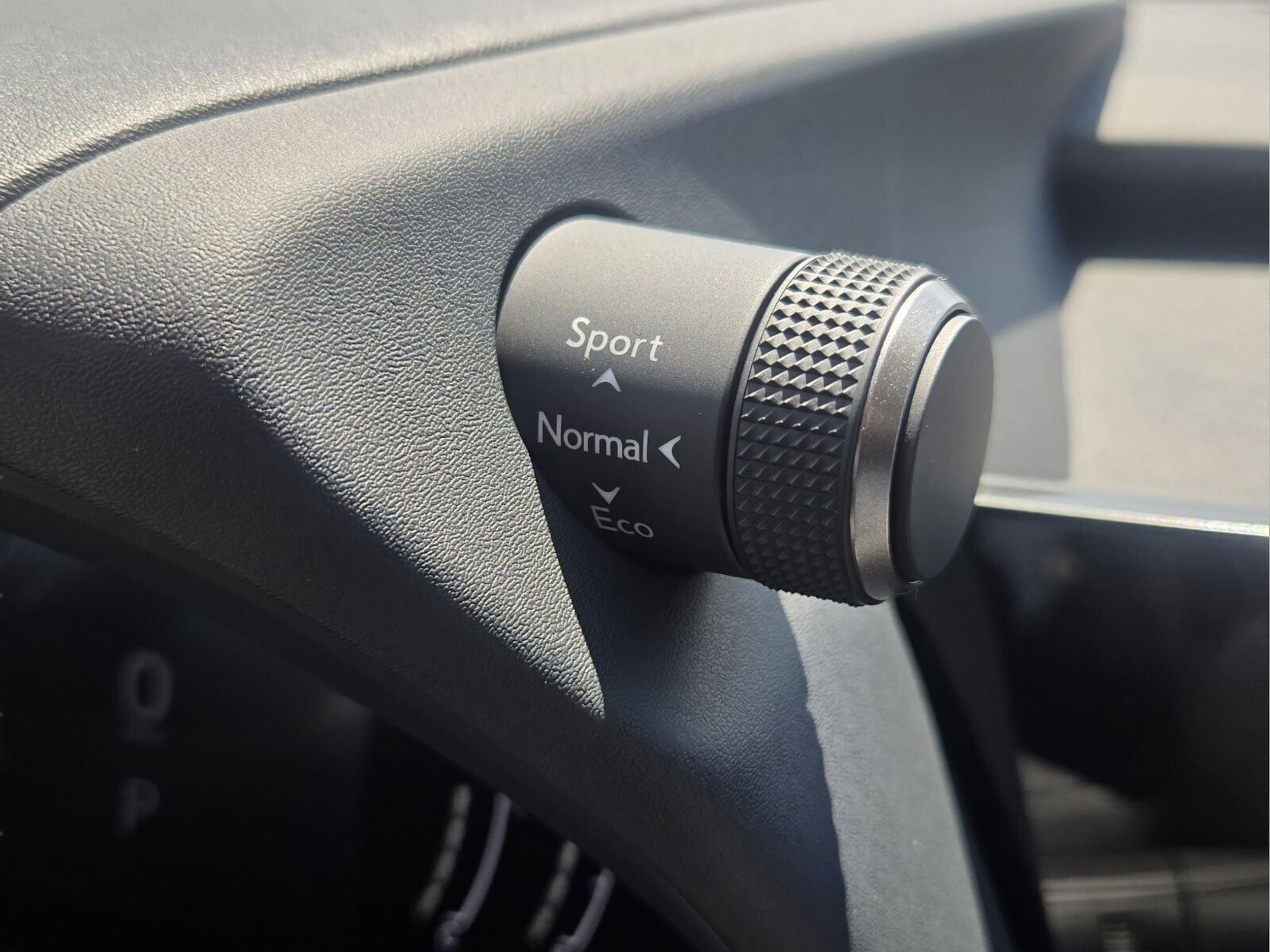 2026 Lexus UX Hybrid 300h - Photo 27