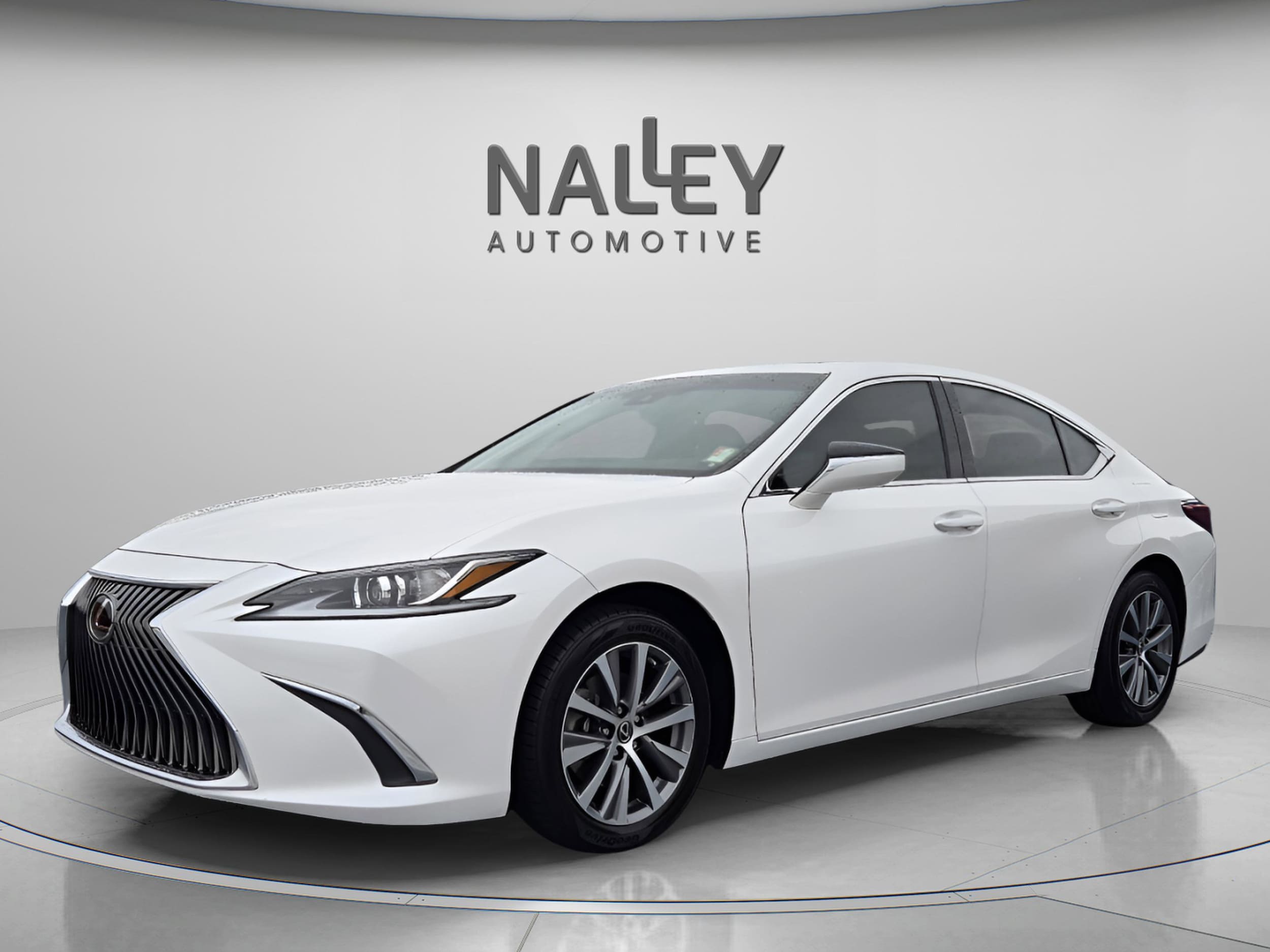 2020 Lexus ES 350's photo