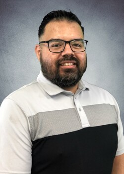 Staff member Luis Onofre  from ID_0aa86890f076