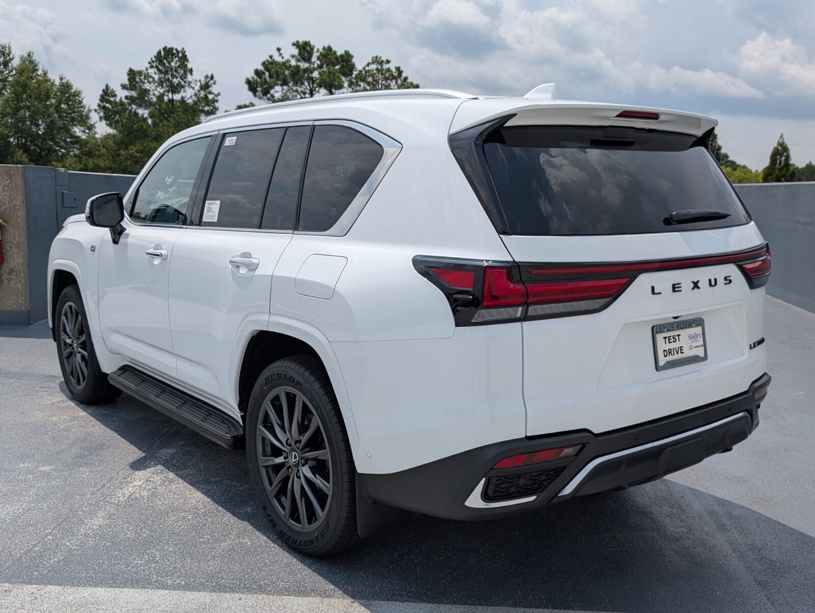2026 Lexus LX 700h F-Sport - Photo 4