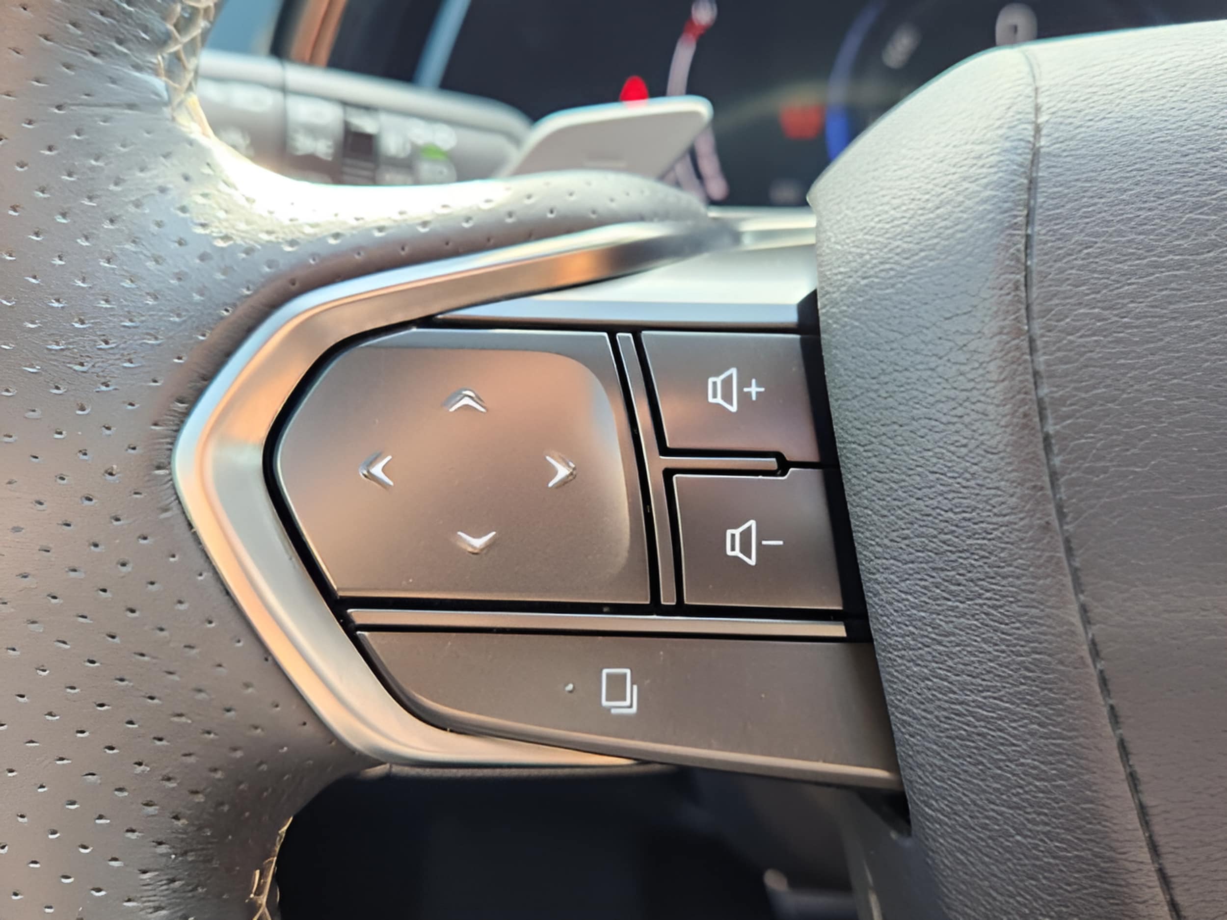 2024 Lexus RX Hybrid 500h - Photo 26