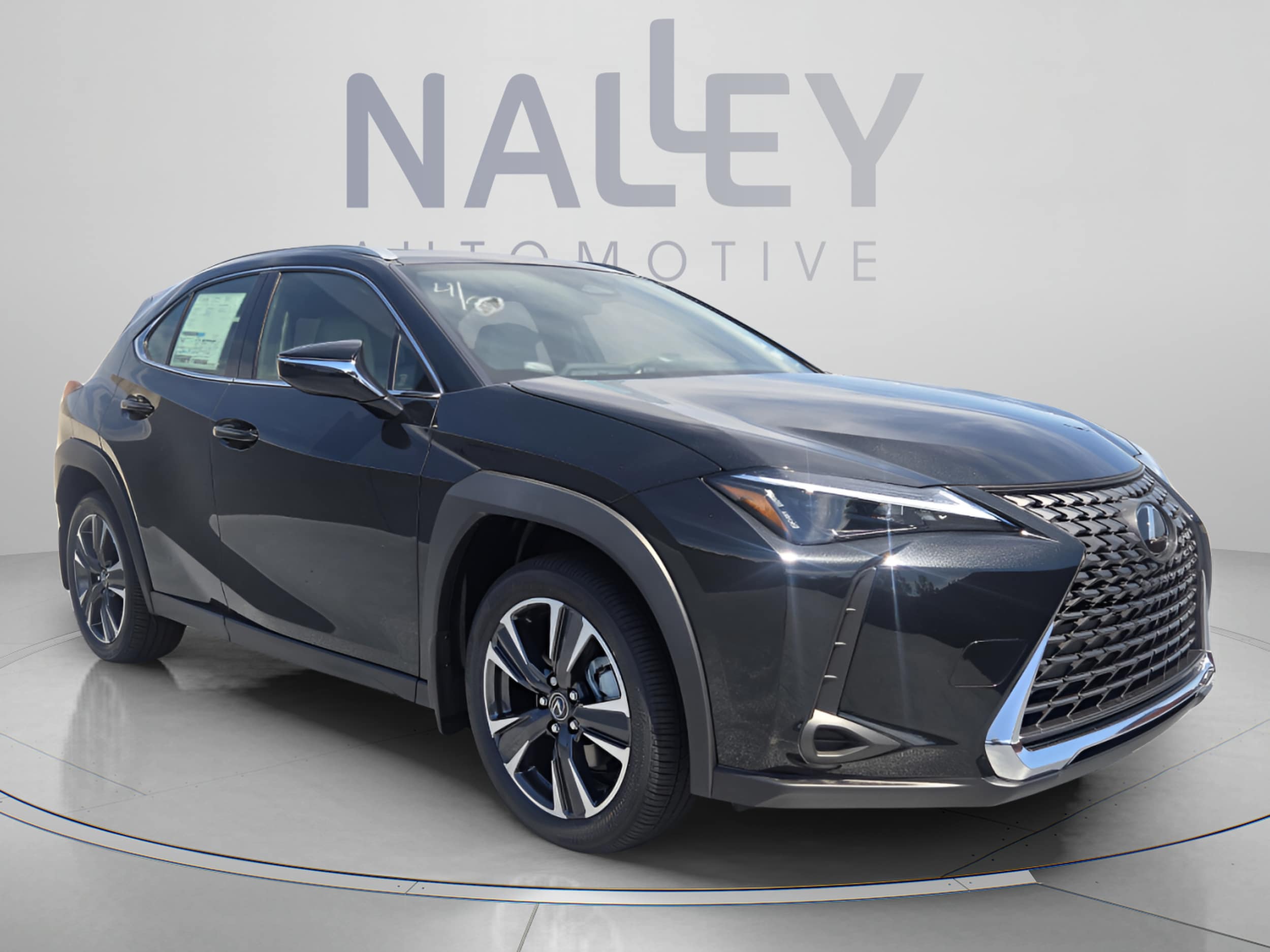 2026 Lexus UX Hybrid 300h - Photo 8