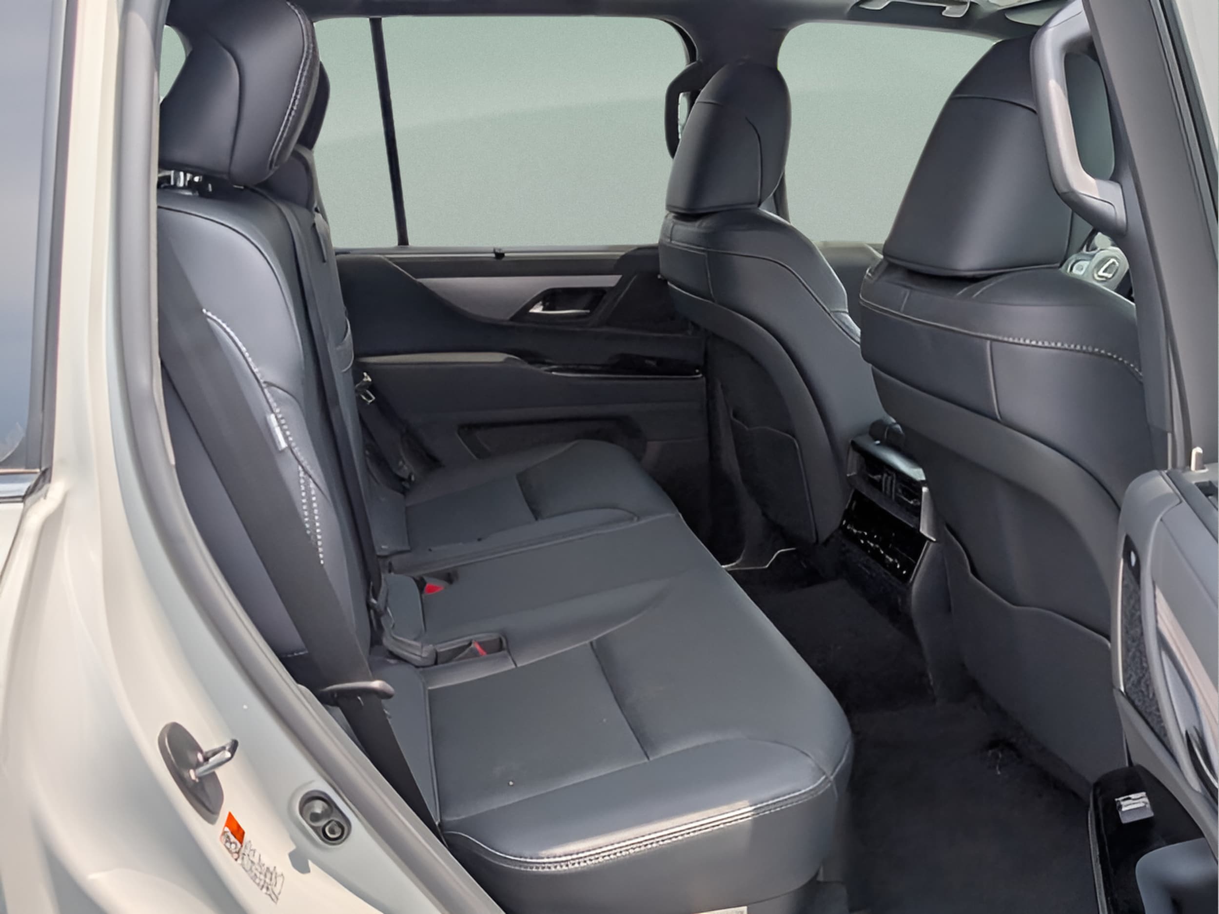 2026 Lexus LX 700h F-Sport - Photo 15