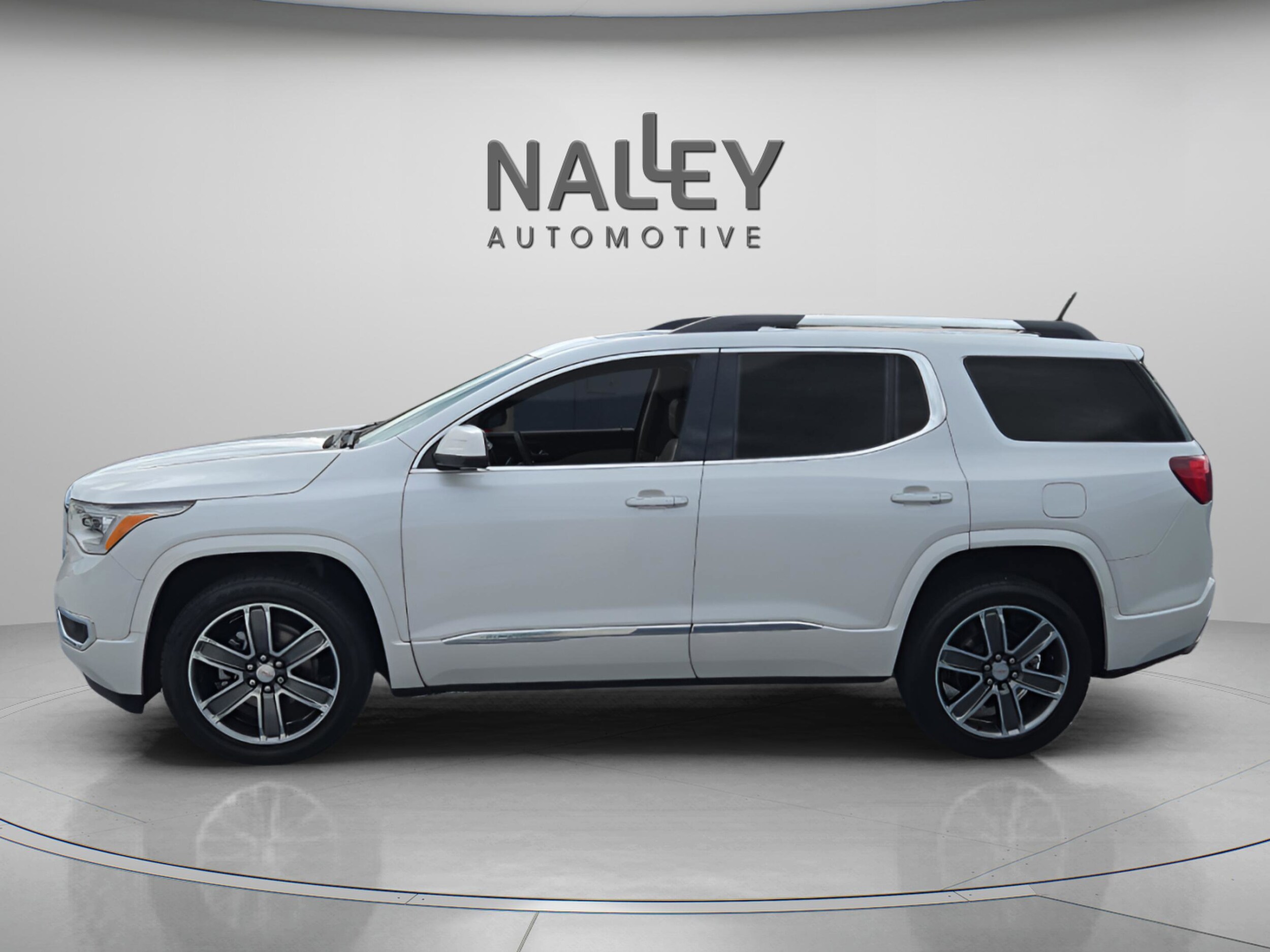 2019 Gmc Acadia Denali photo 2