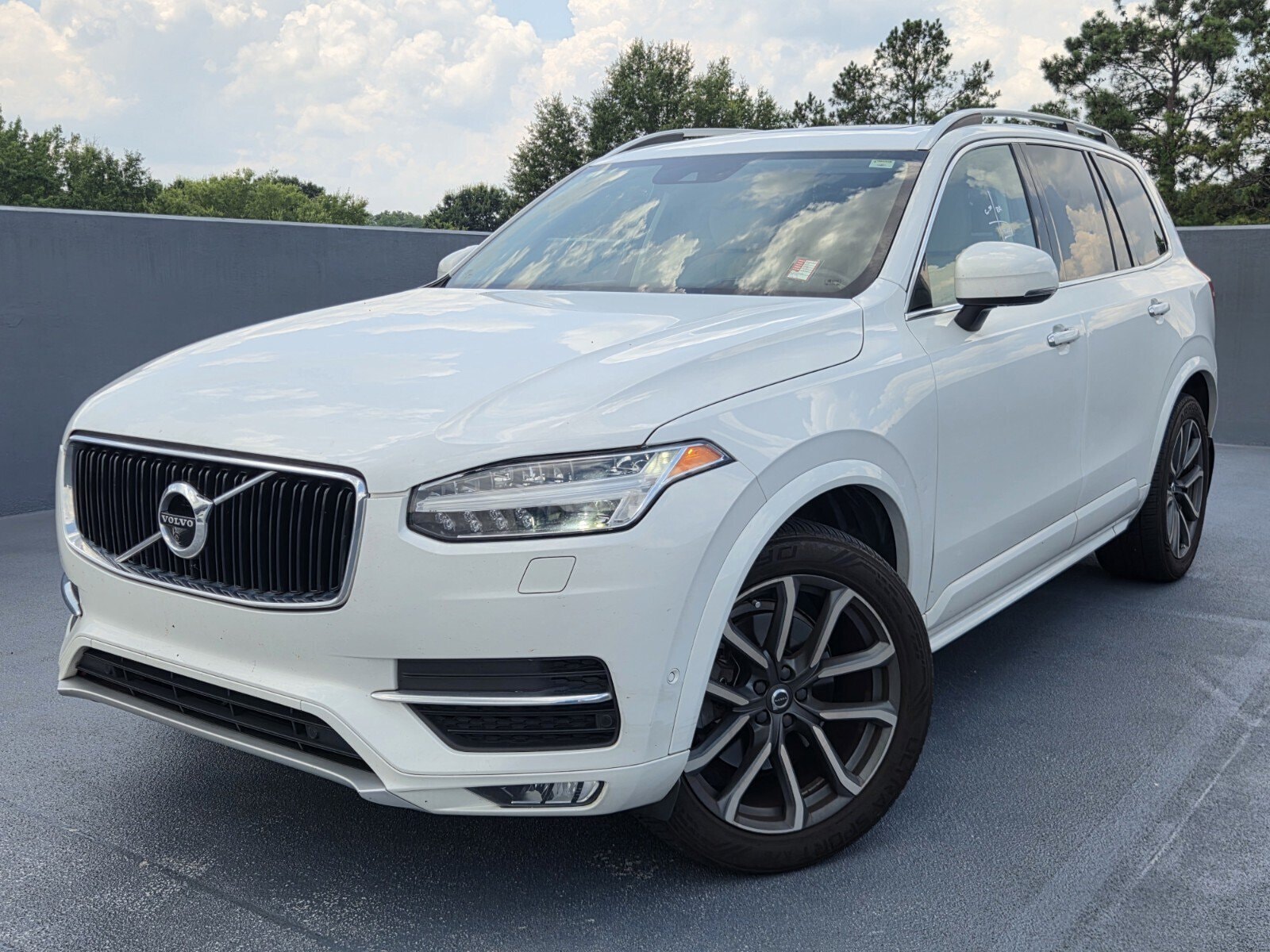 2019 Volvo XC90 T6 Momentum AWD's photo