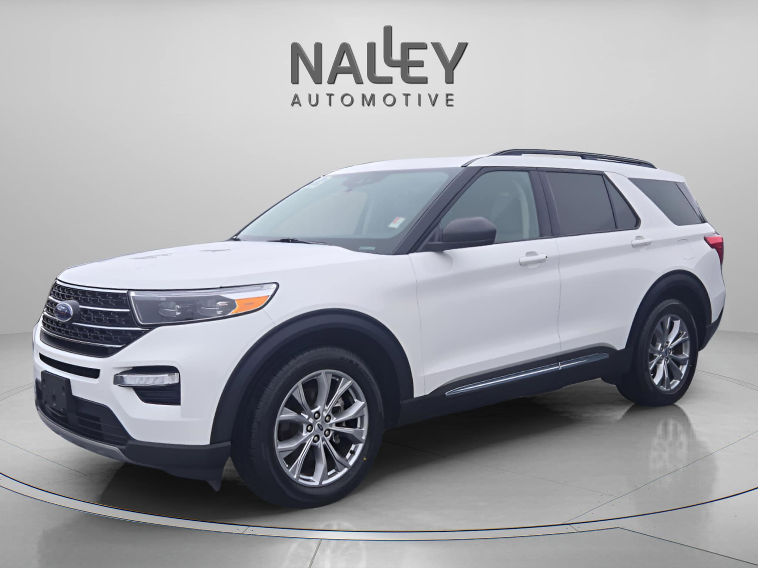 2023 Ford Explorer XLT's photo