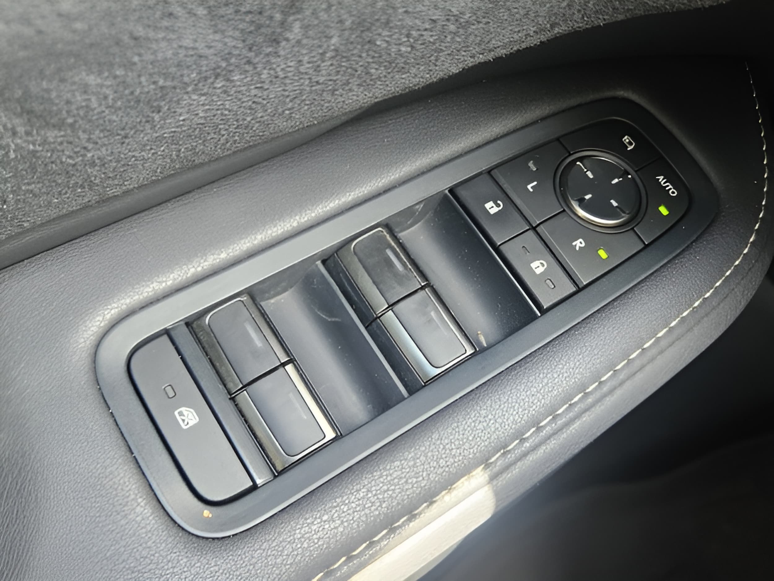 2024 Lexus TX Hybrid 500h - Photo 12