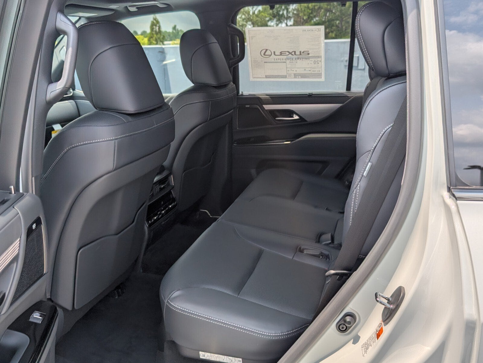 2026 Lexus LX 700h F-Sport - Photo 14