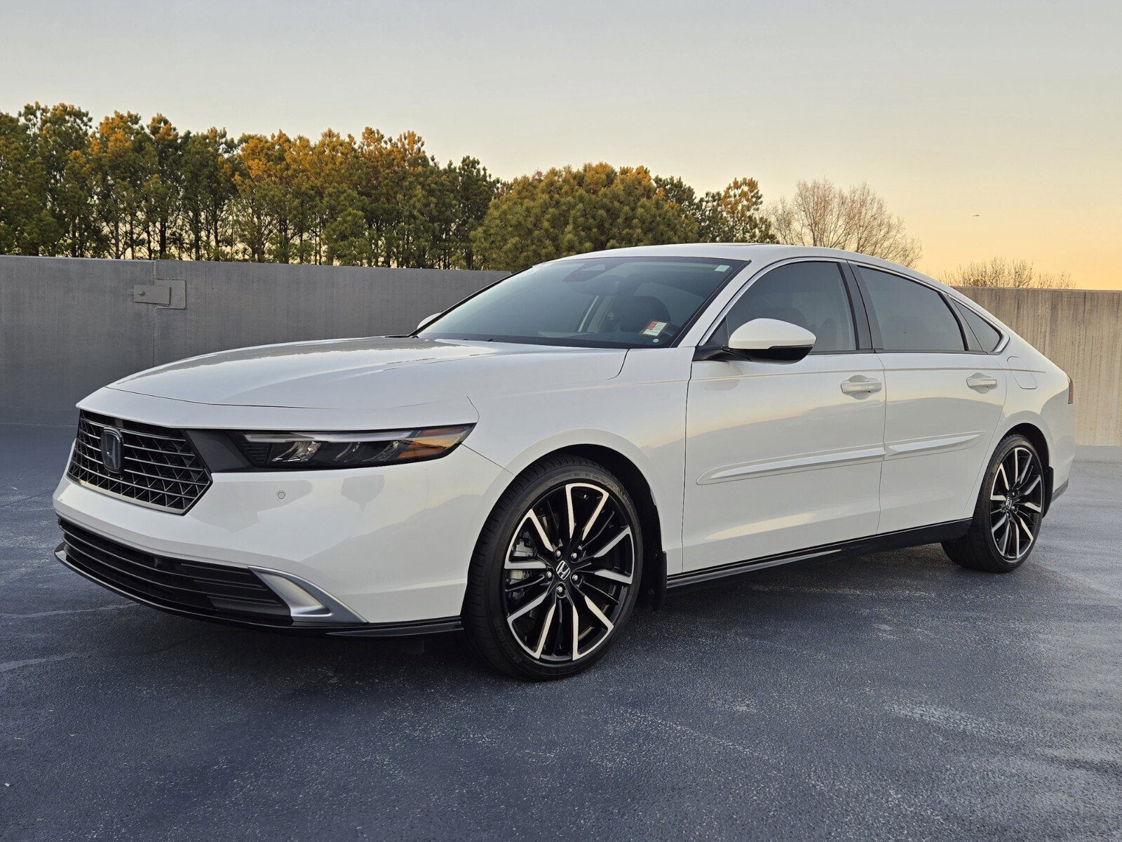 2023 Honda Accord Hybrid Touring's photo