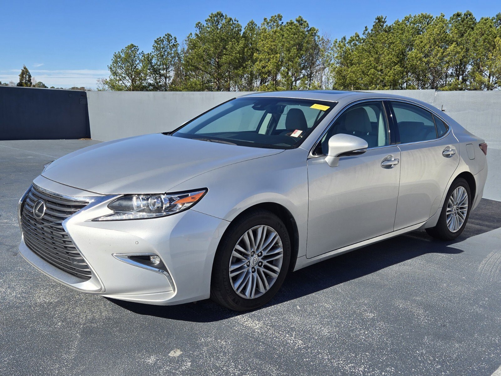 2017 Lexus ES 350's photo