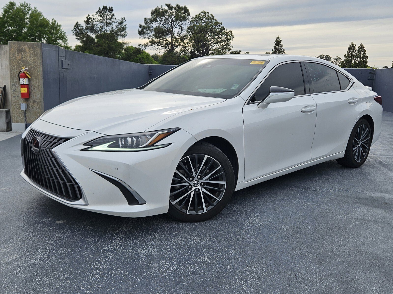 2023 Lexus ES Hybrid 300h