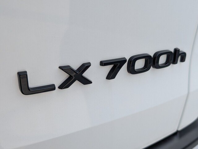 2026 Lexus LX 700h F-Sport - Photo 36