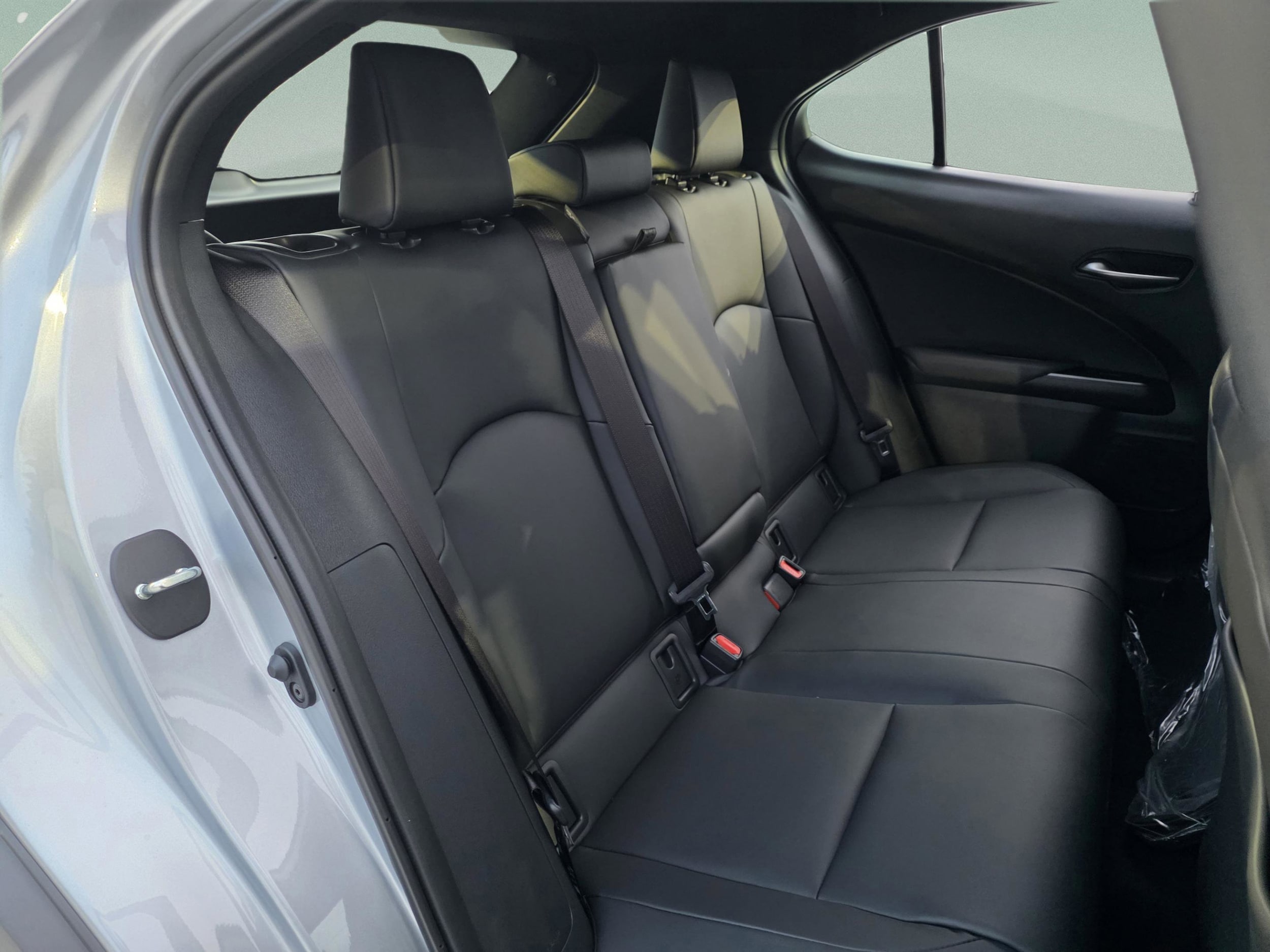2026 Lexus UX Hybrid 300h - Photo 25