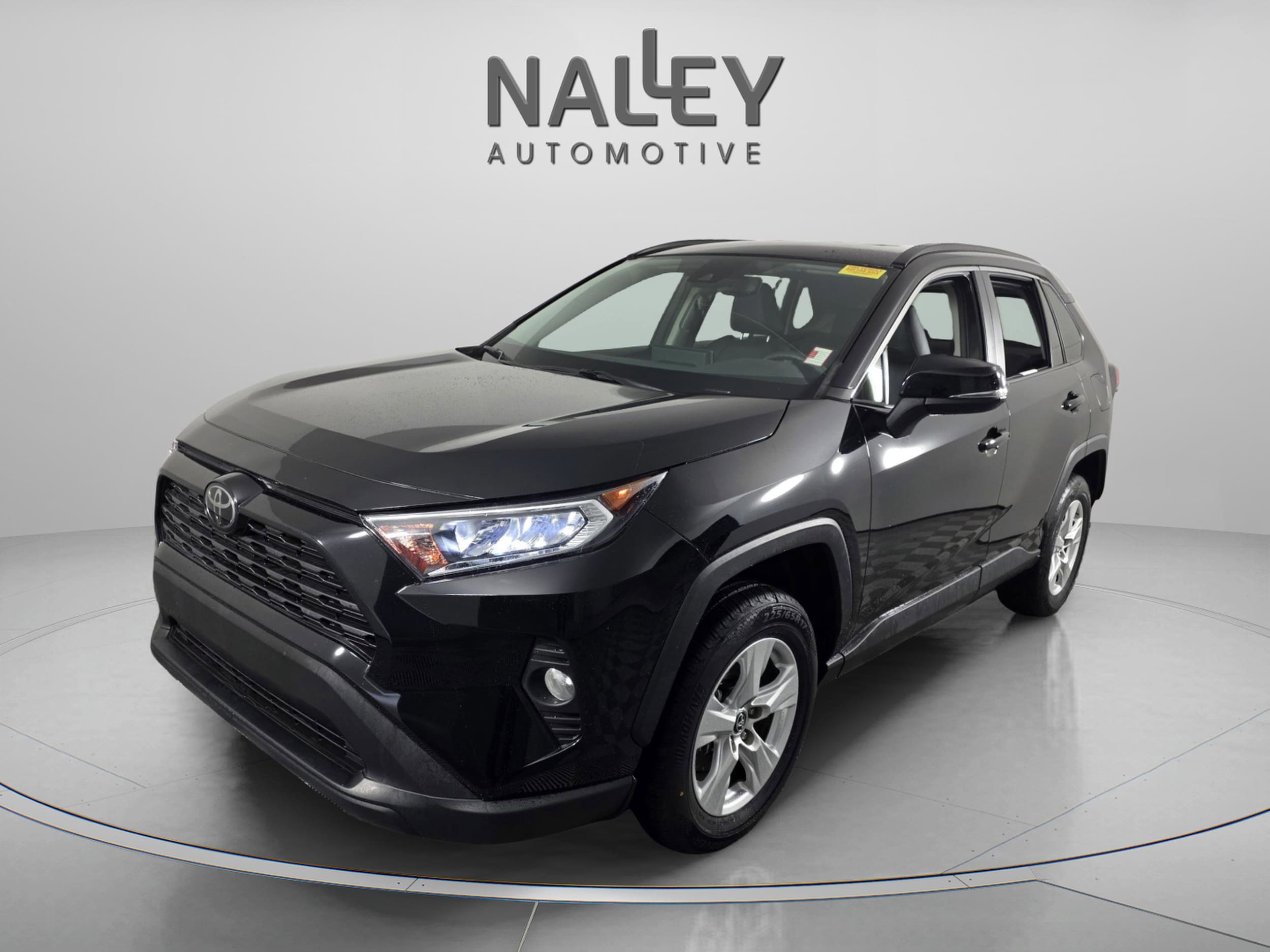 2021 Toyota RAV4 XLE's photo