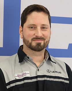 Staff member Mike Leduc from ID_1fc91bfe6122